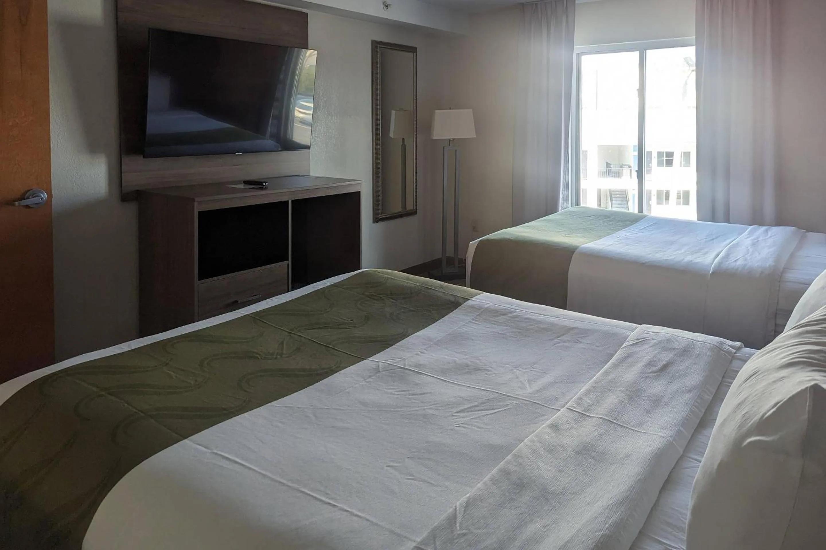 Bedroom, Bed in Quality Inn & Suites Northampton - Amherst