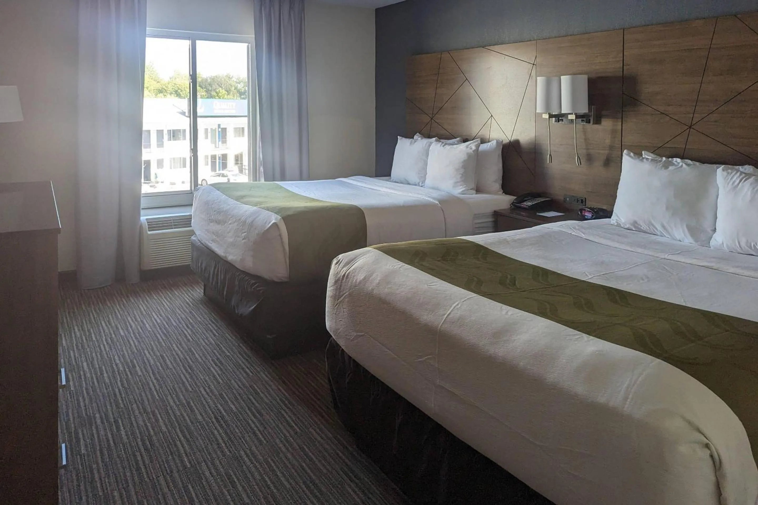 Bedroom, Bed in Quality Inn & Suites Northampton - Amherst