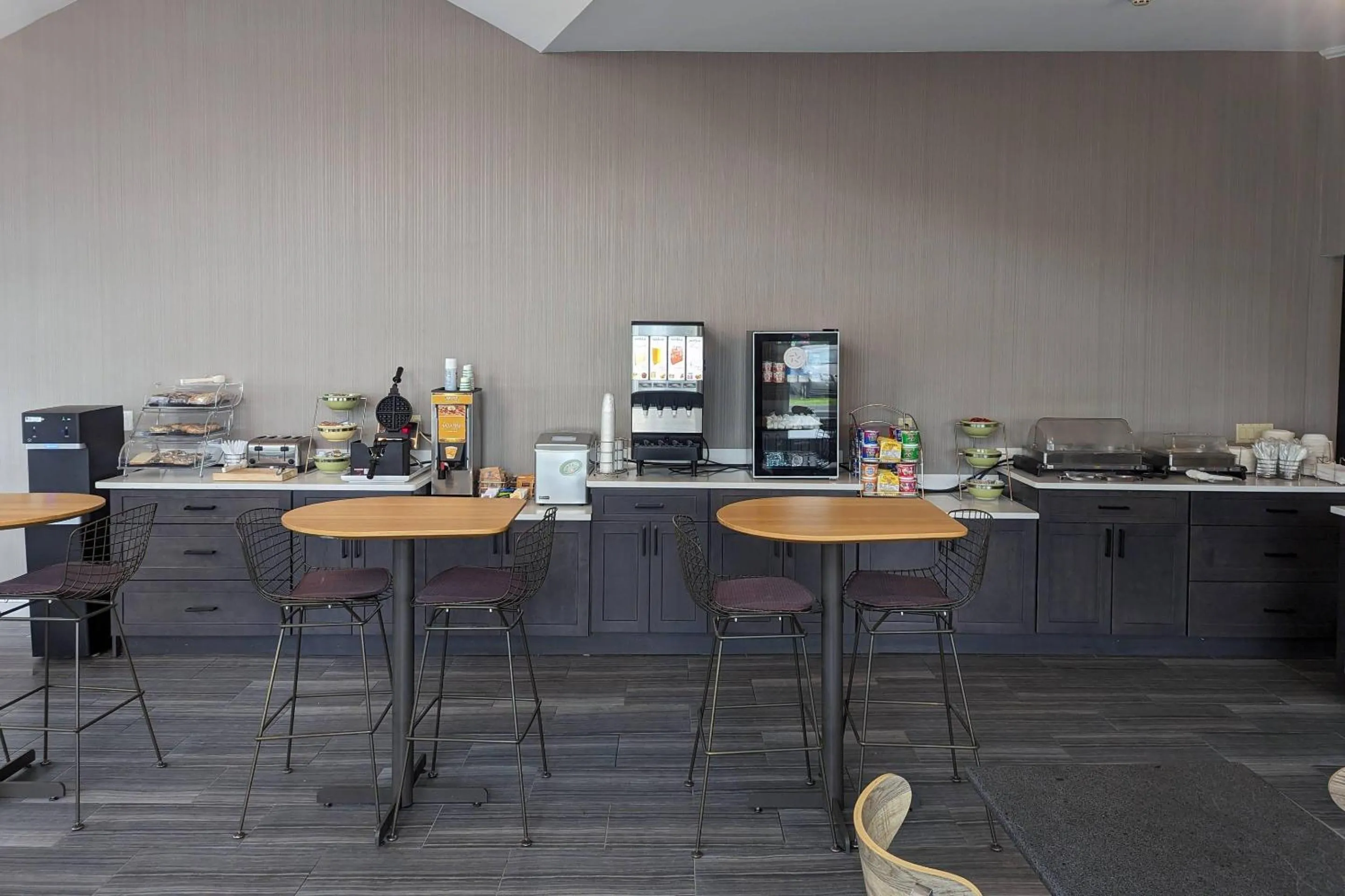 Breakfast in Quality Inn & Suites Northampton - Amherst