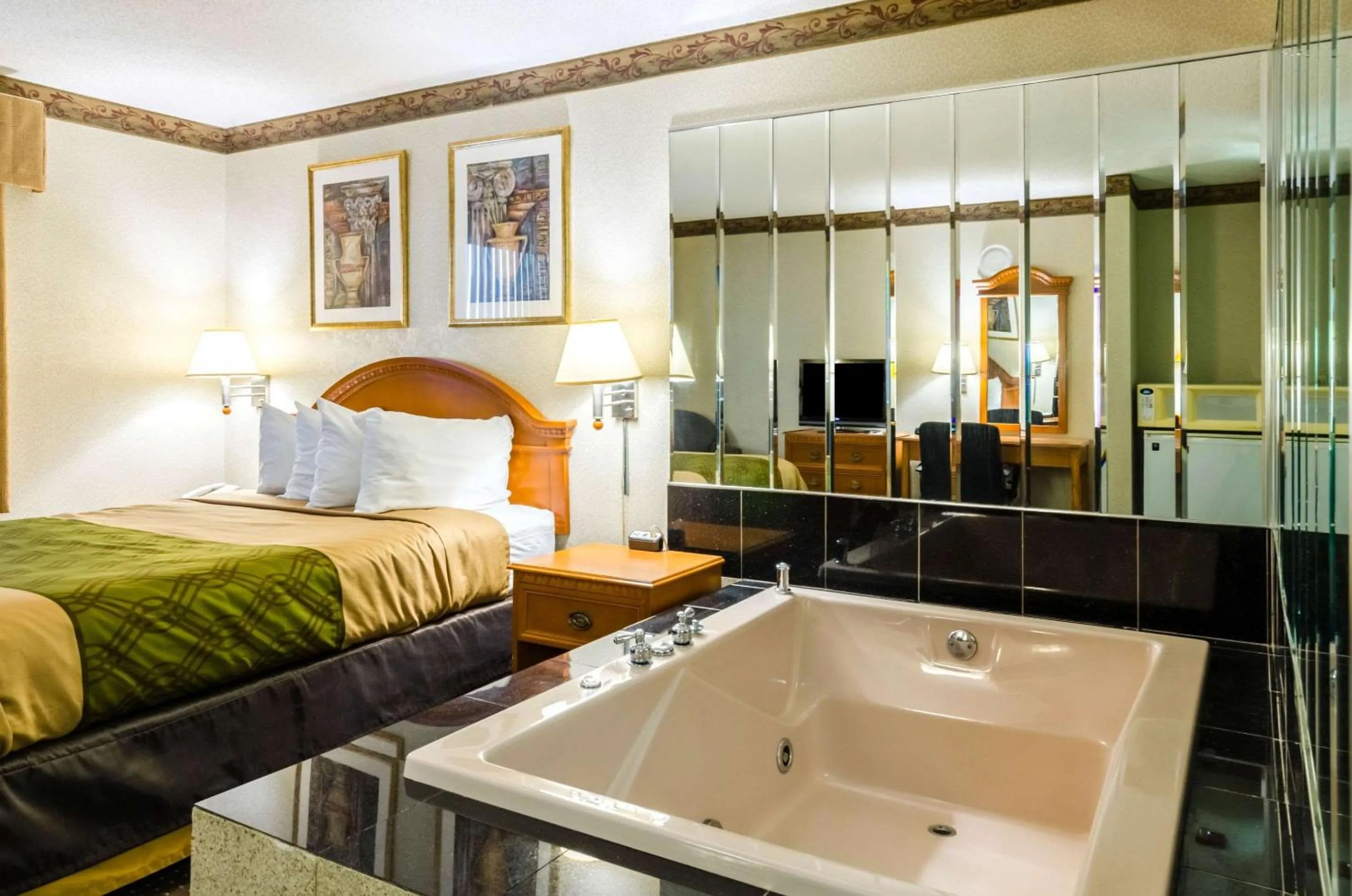 Photo of the whole room, Bed in Fairbridge Inn Express Pittsfield