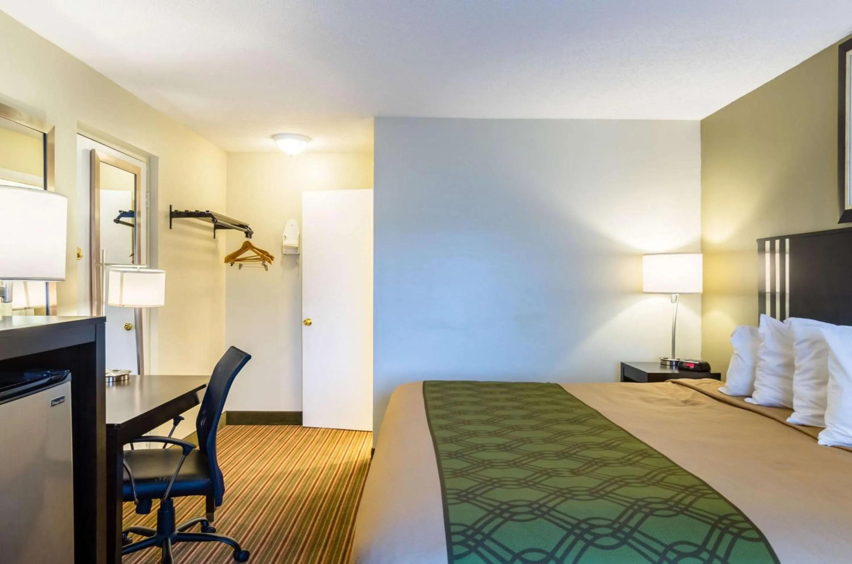 Photo of the whole room, Bed in Fairbridge Inn Express Pittsfield