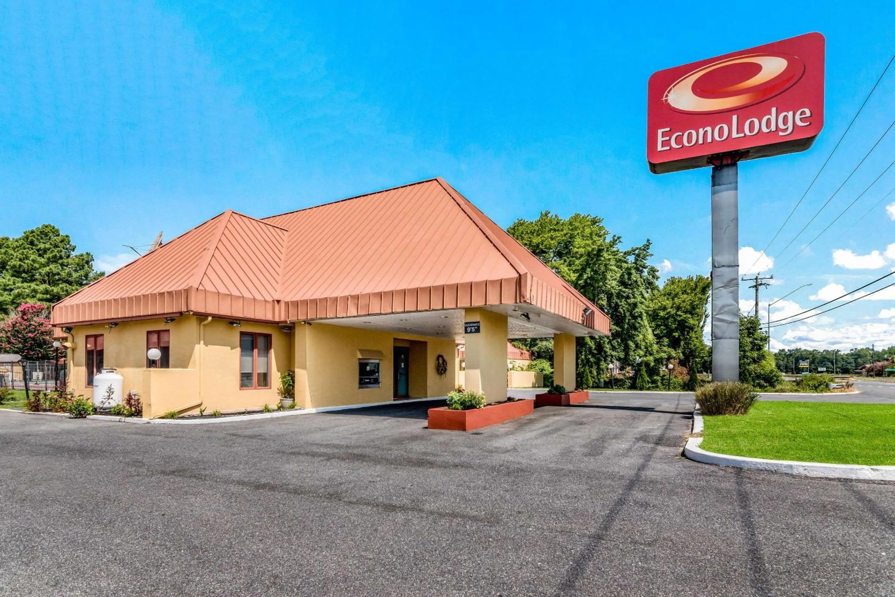 Property building in Econo Lodge Pocomoke City Hwy 13