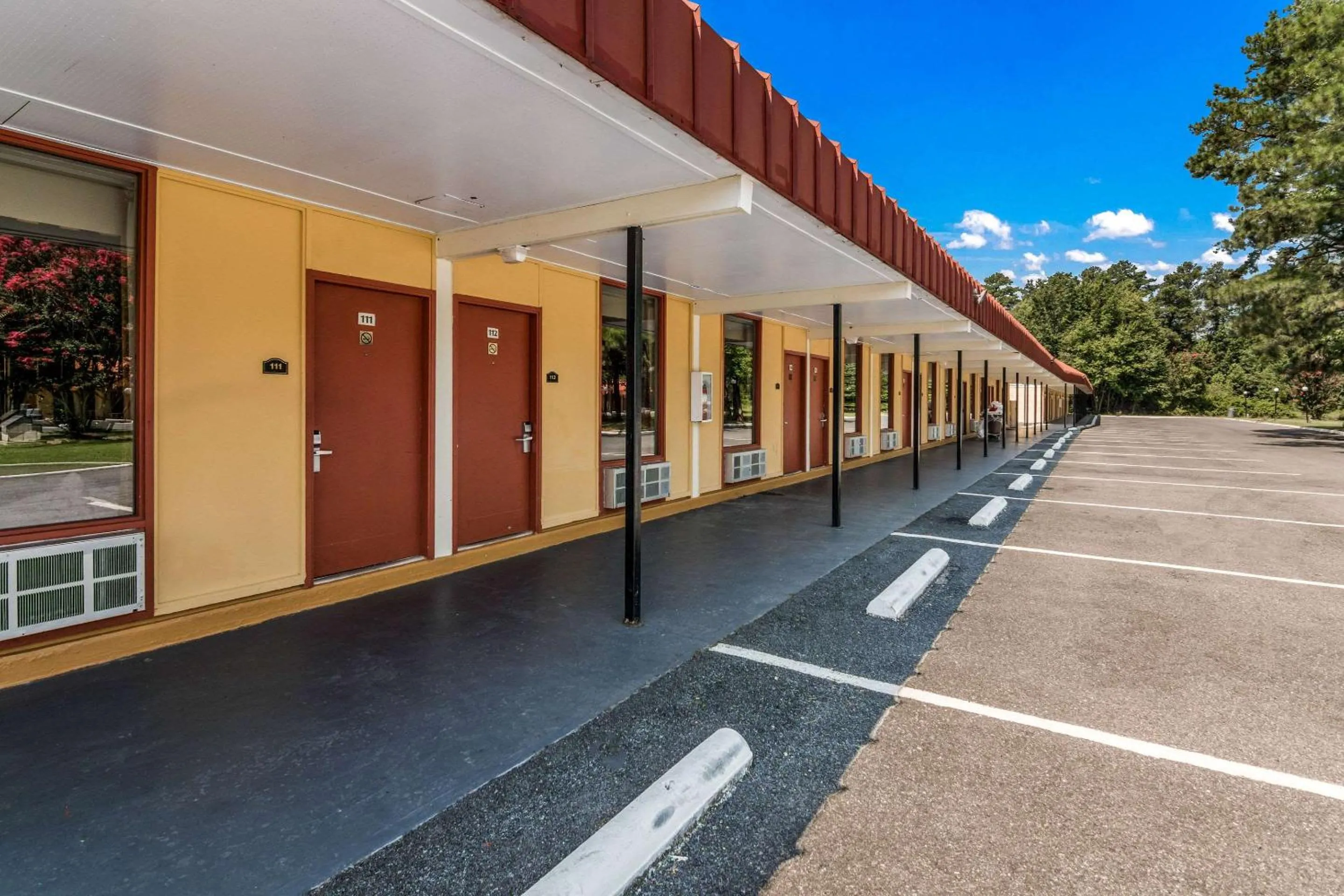 Property building in Econo Lodge Pocomoke City Hwy 13