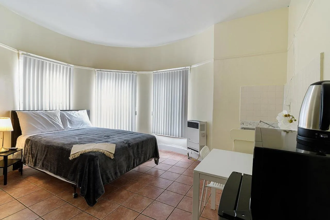 Bed in Pads on Pasadena Ave