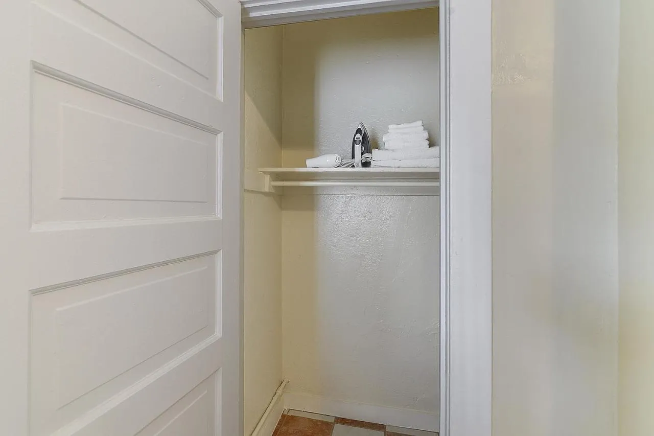 Pads on Pasadena Ave