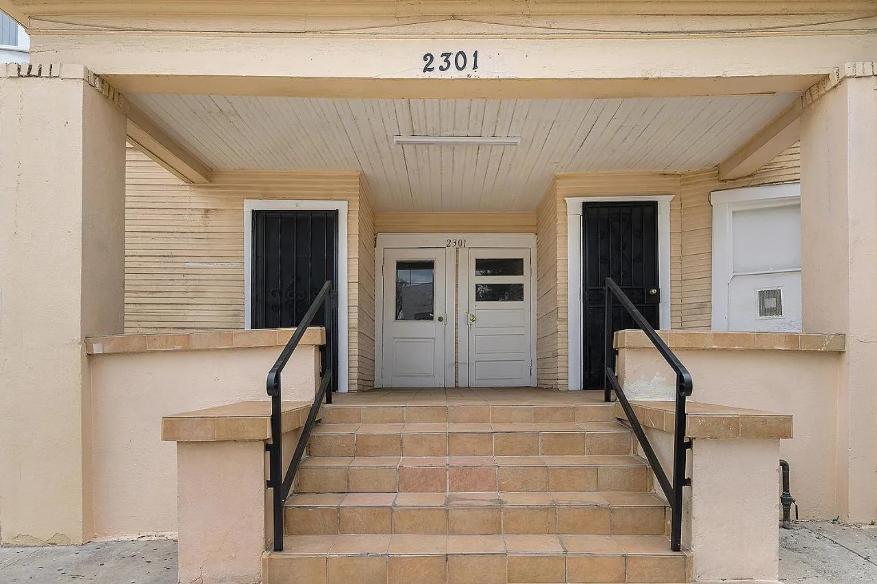 Pads on Pasadena Ave