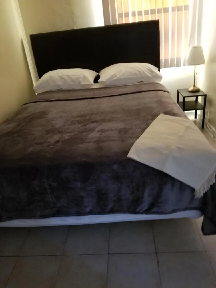 Bed in Pads on Pasadena Ave