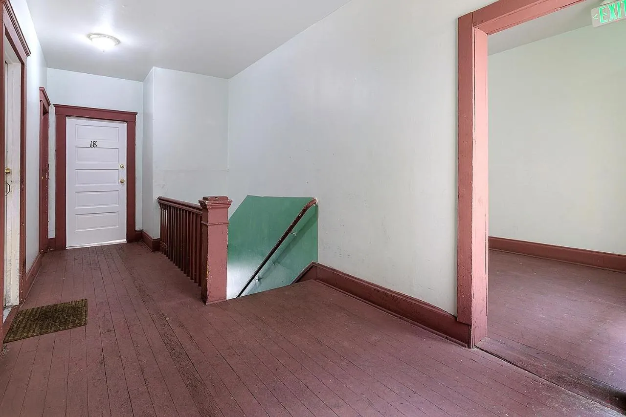 Pads on Pasadena Ave