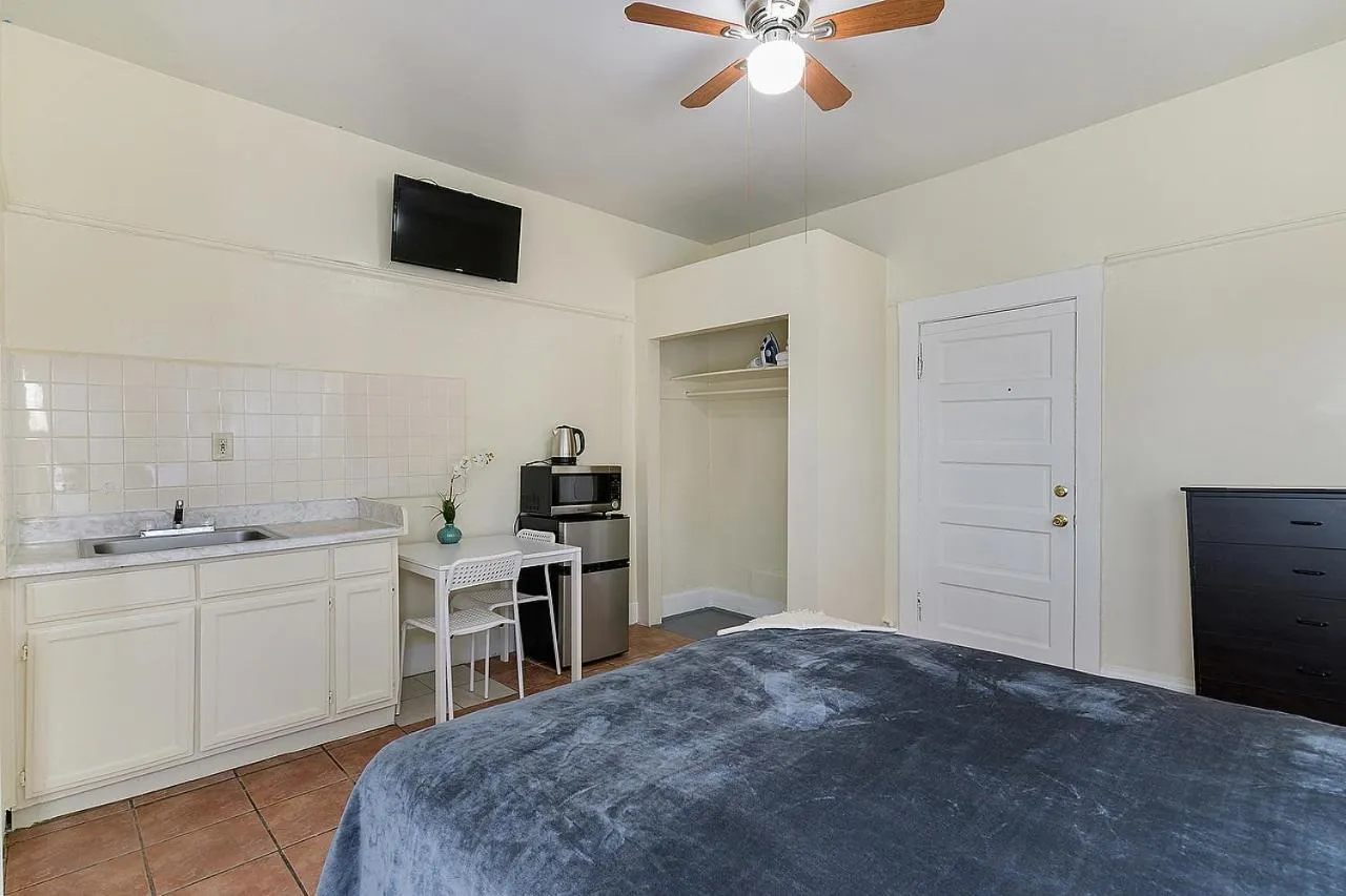 Pads on Pasadena Ave