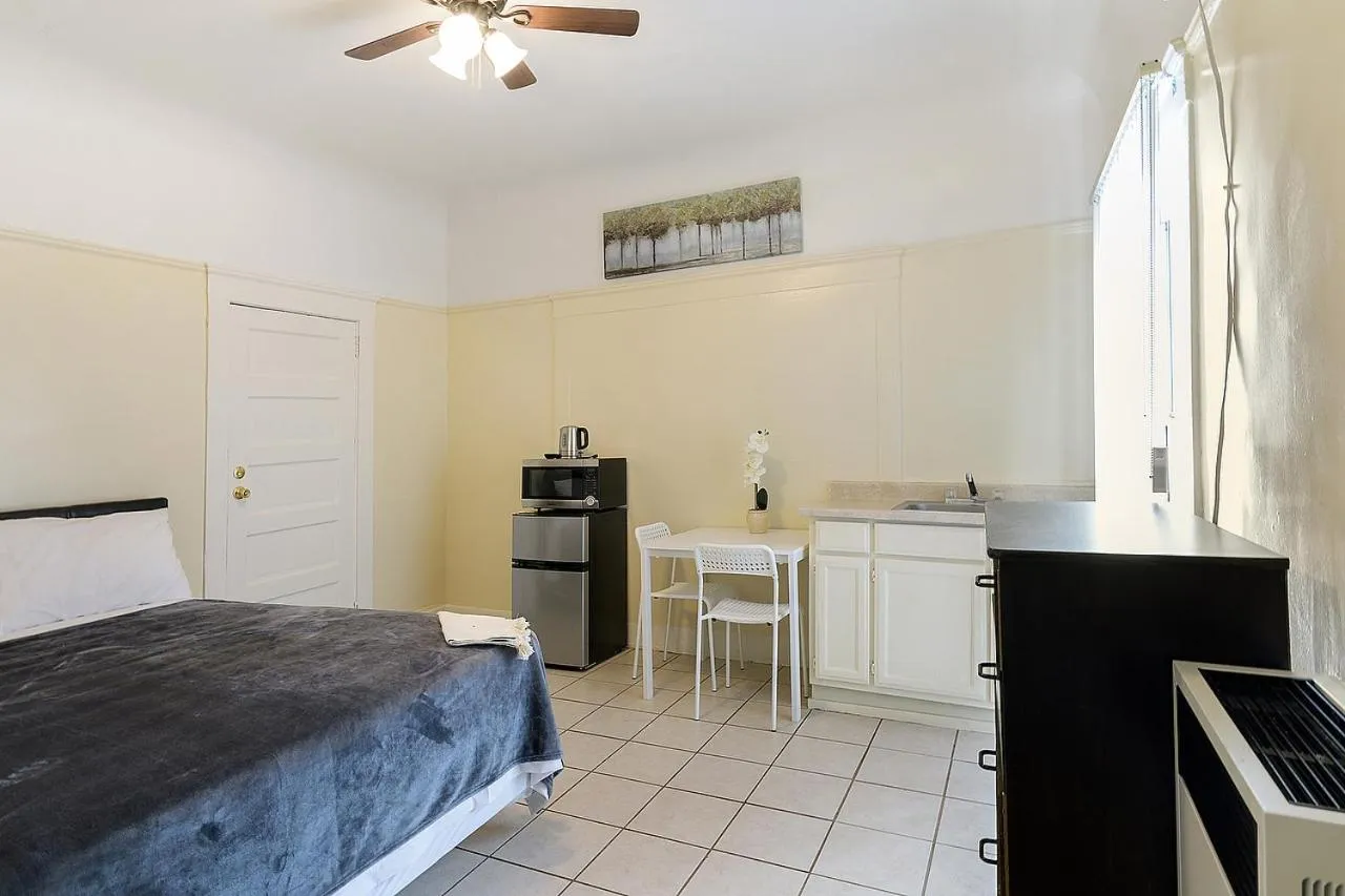 Bed in Pads on Pasadena Ave