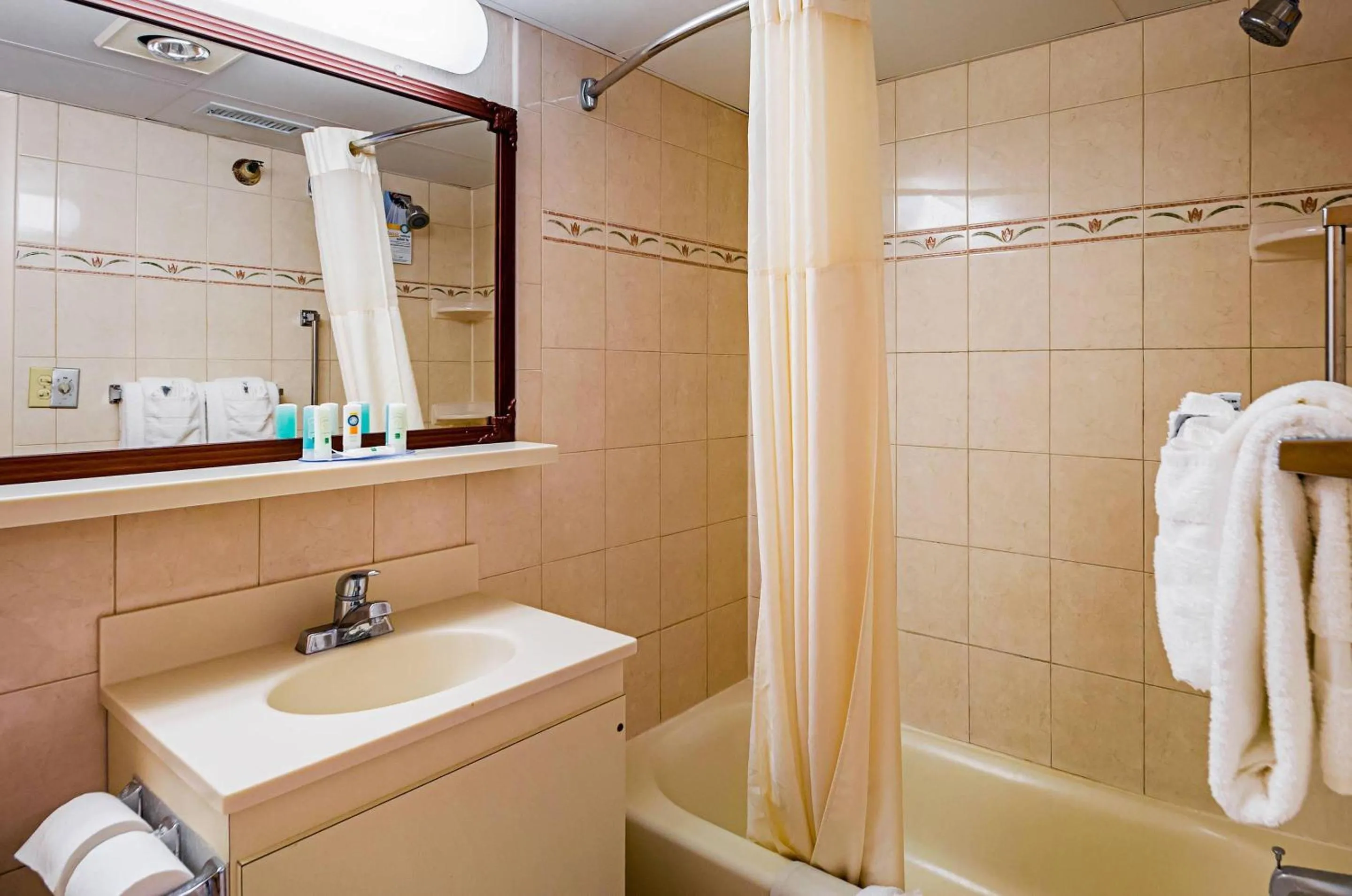 Bedroom in Quality Inn Oceanfront