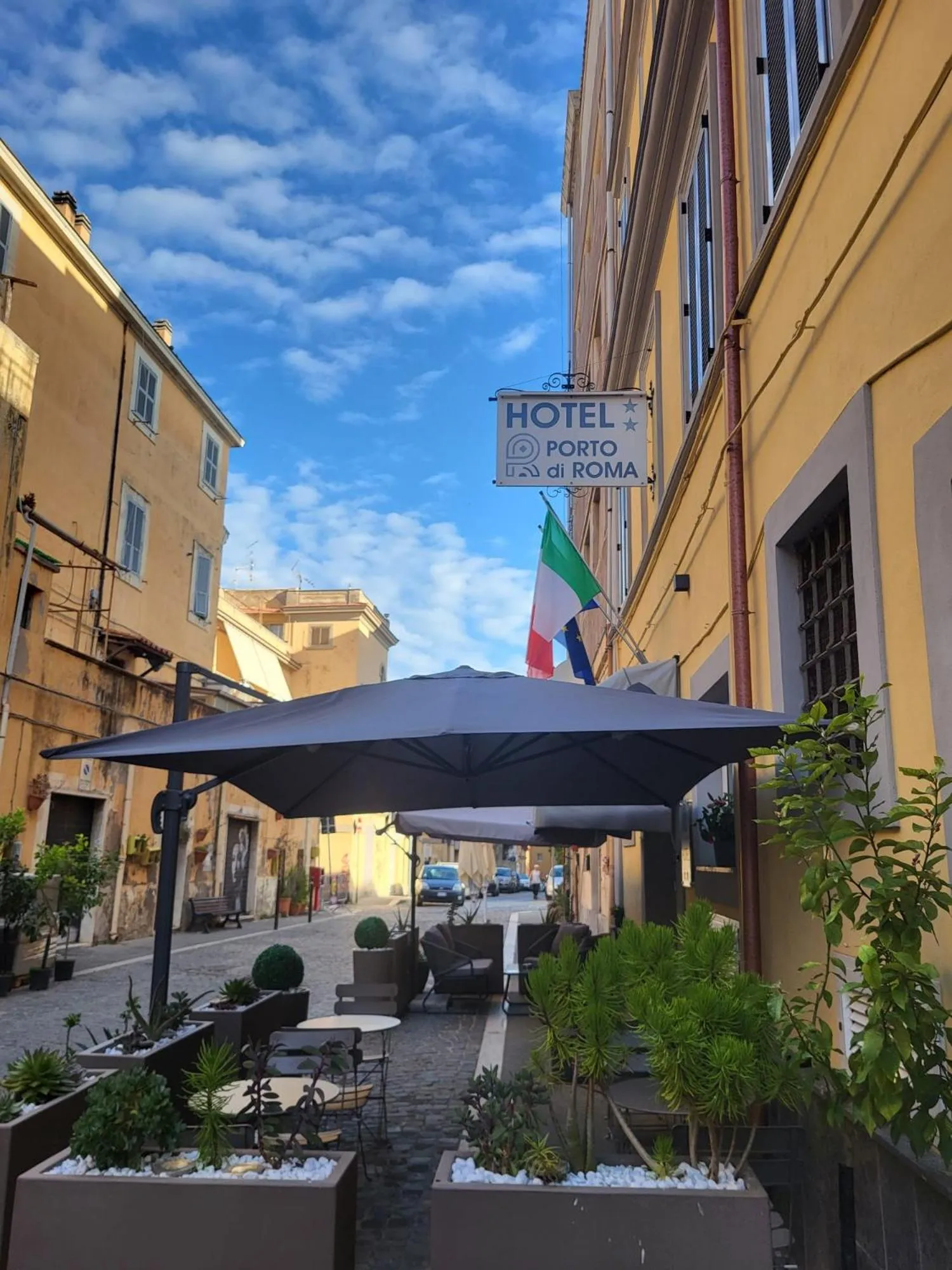 Property building in Hotel Porto Di Roma