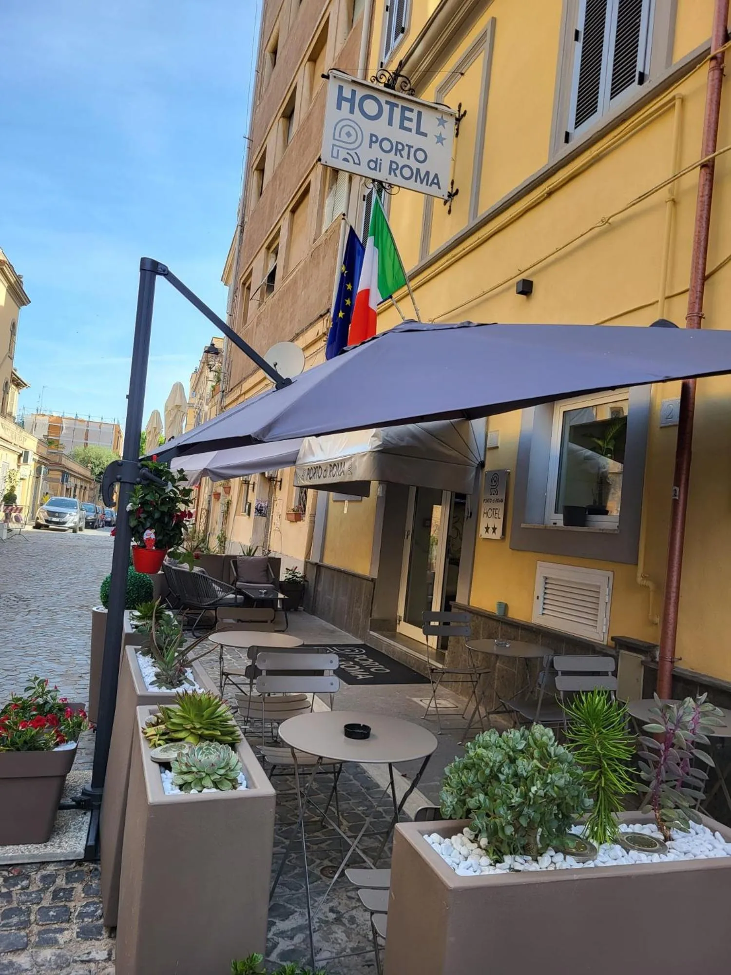 Property building in Hotel Porto Di Roma