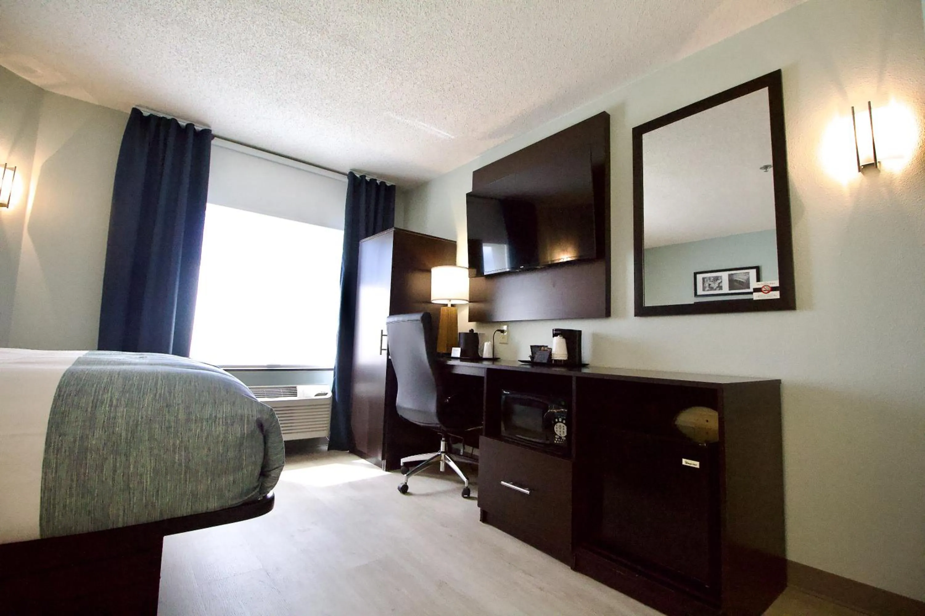 TV and multimedia, Bed in Wingate by Wyndham Salisbury