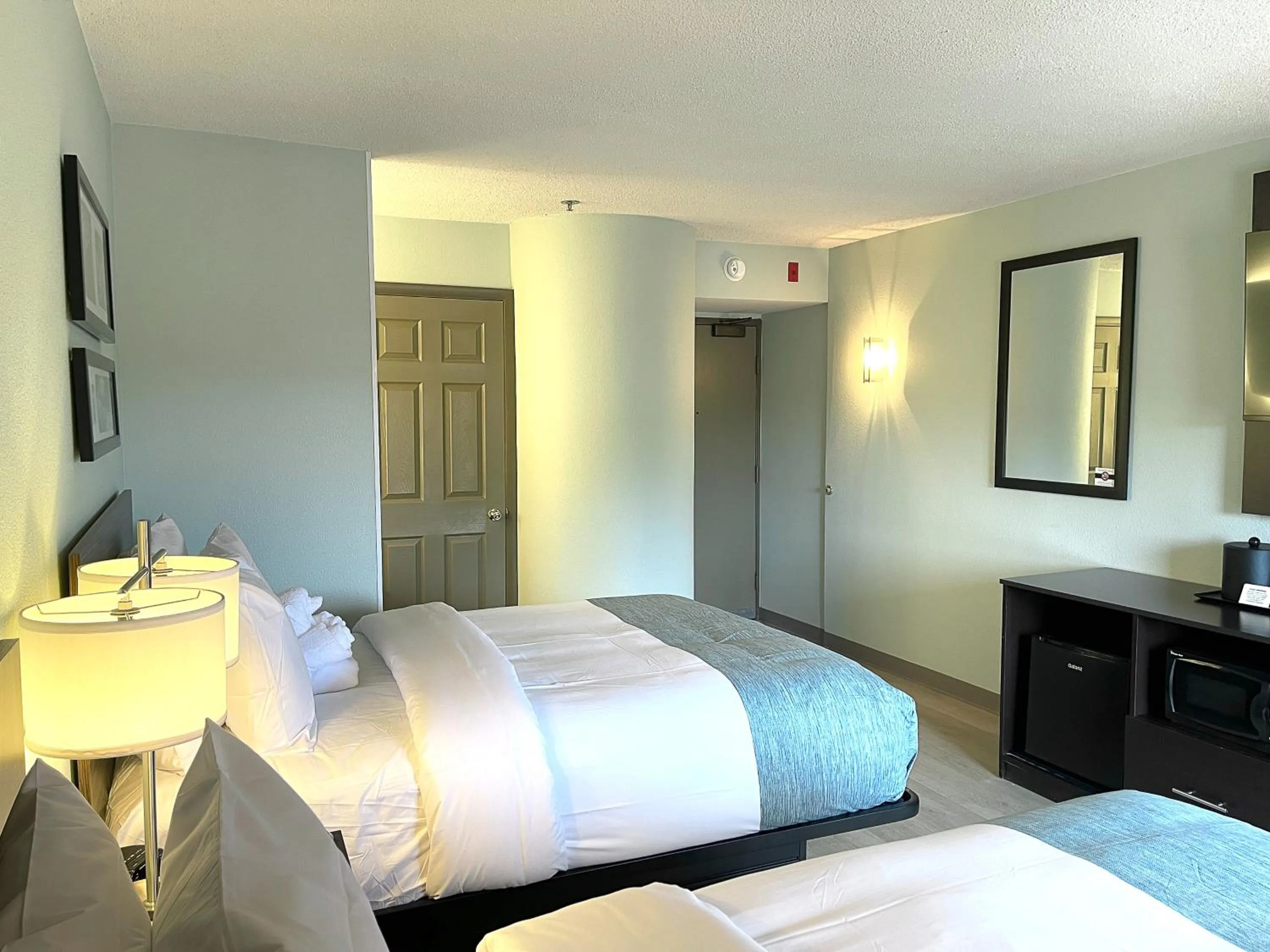 Bedroom, Bed in Wingate by Wyndham Salisbury