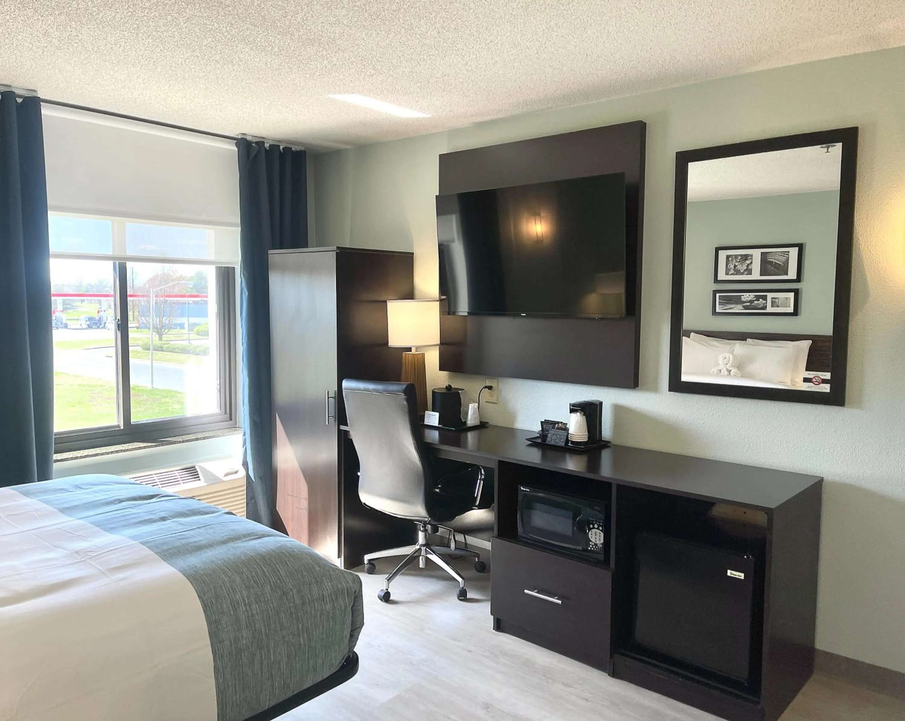 Bedroom, Bed in Wingate by Wyndham Salisbury