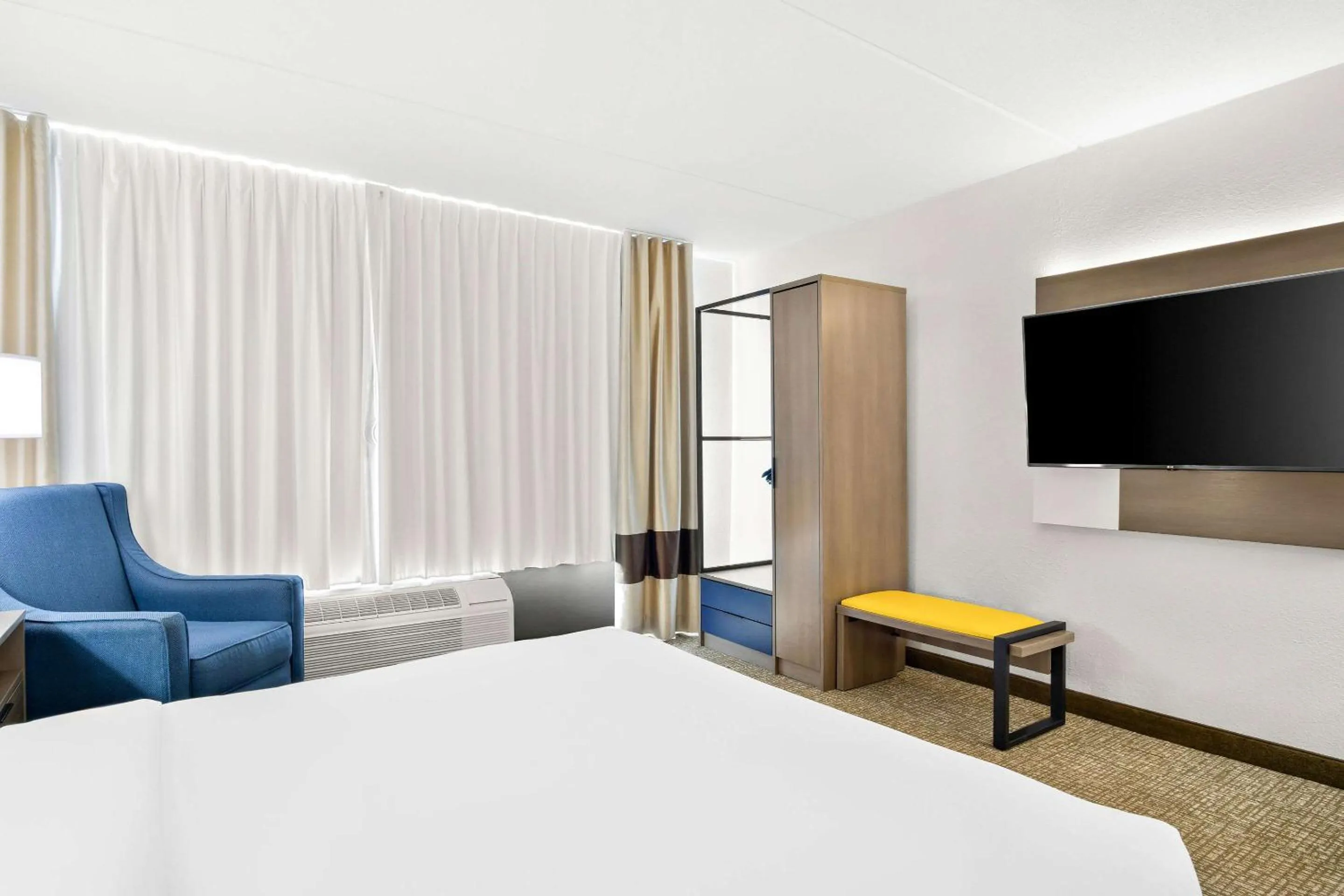 Bedroom, Bed in Comfort Inn Gold Coast