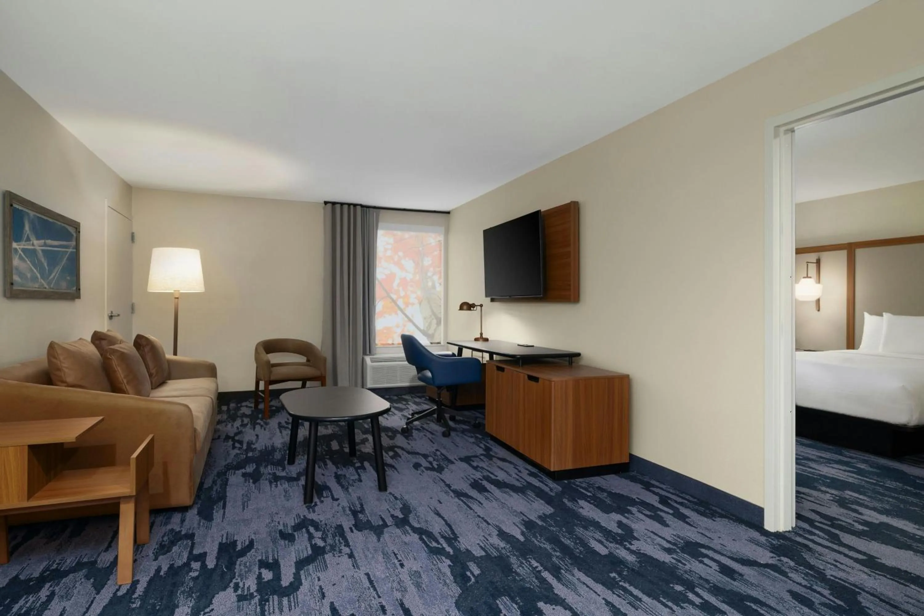 Living room, Bed in Fairfield by Marriott Inn & Suites Clinton