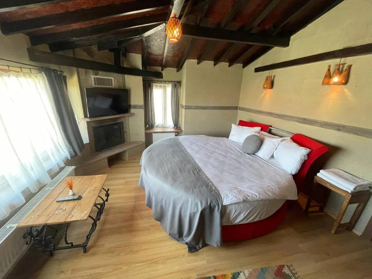 Photo of the whole room, Bed in Kapadokya Konak