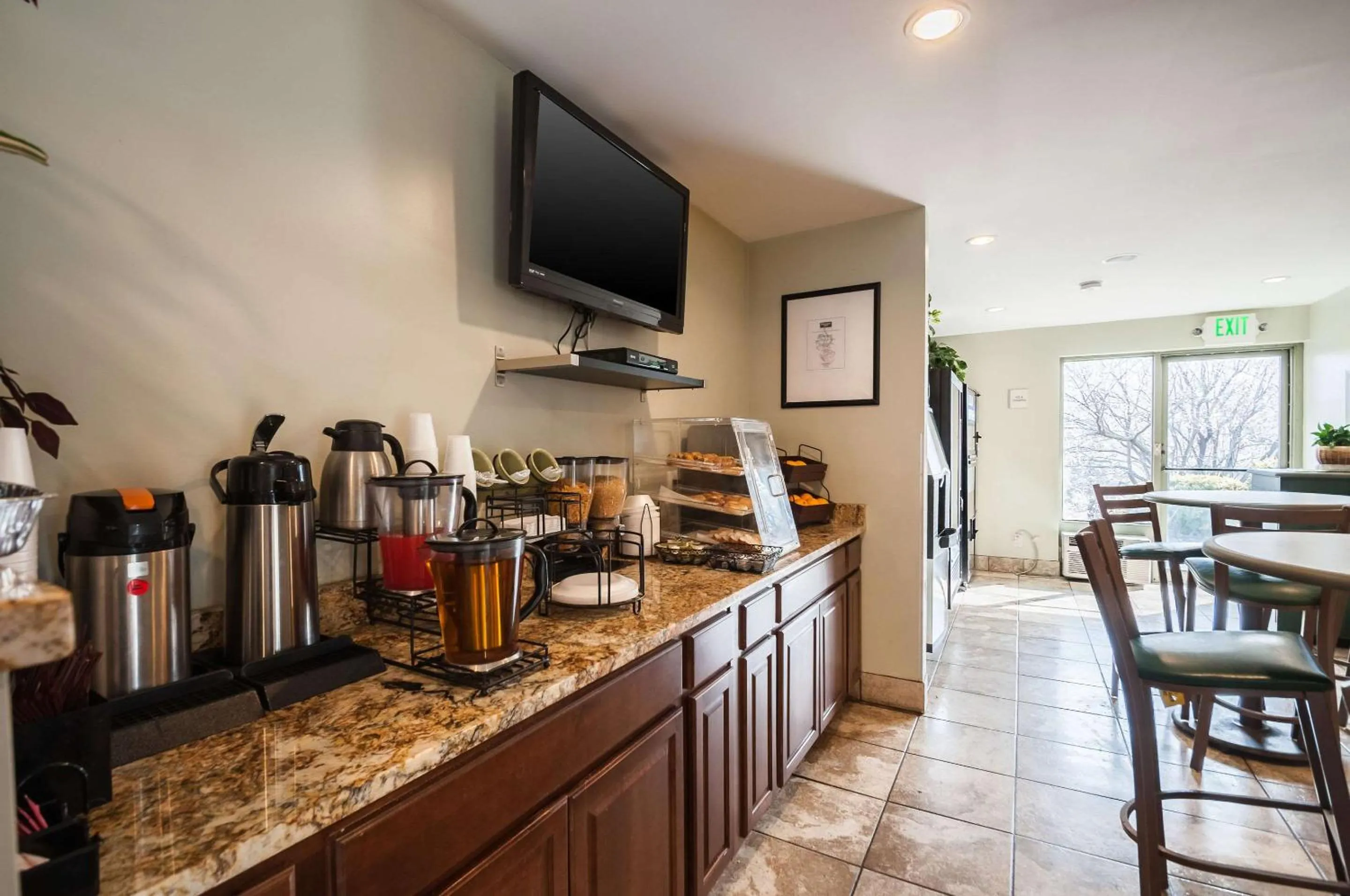 Restaurant/places to eat in Econo Lodge Elkridge near Arundel Mills