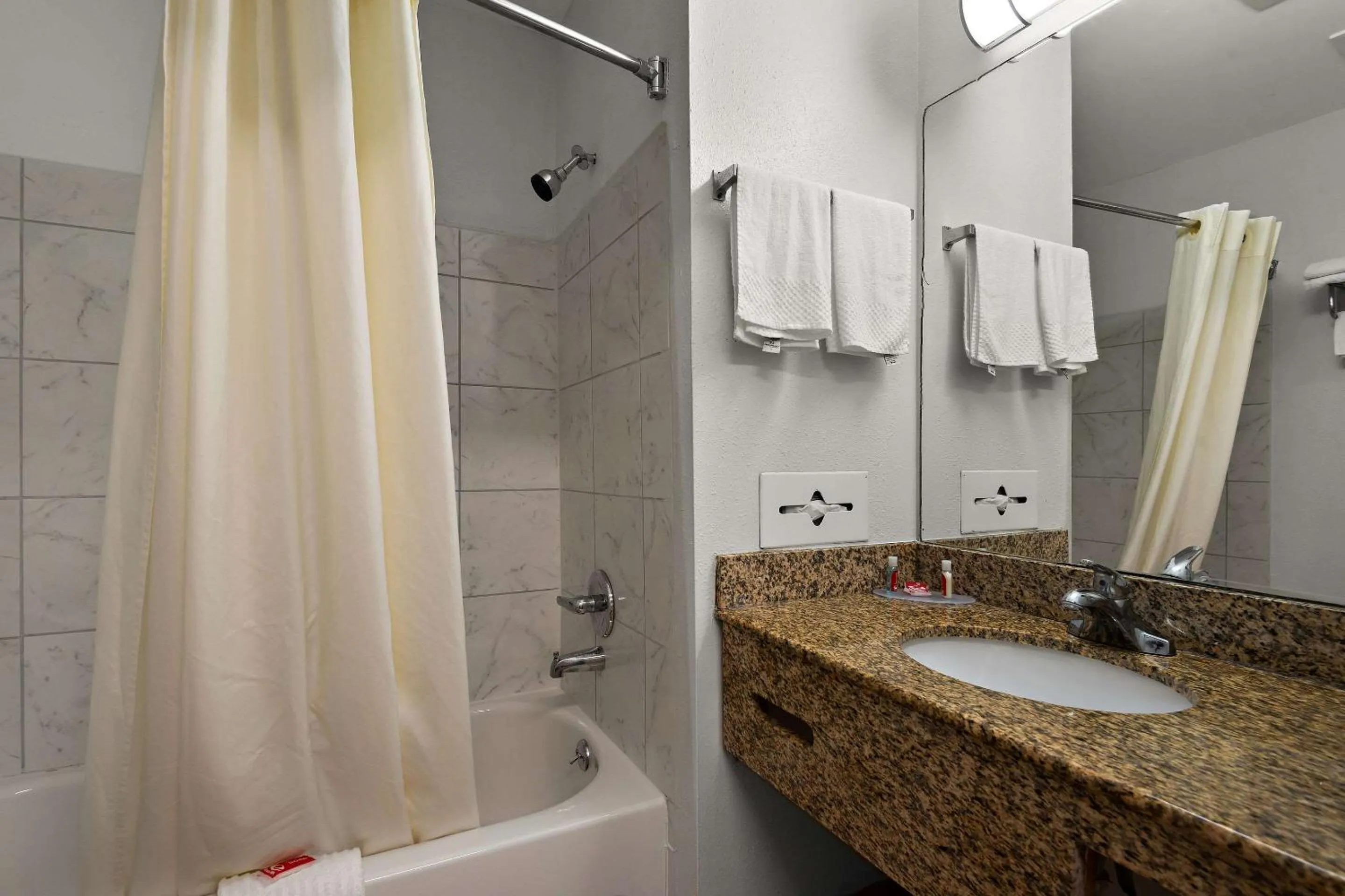 Bedroom in Econo Lodge Princess Anne