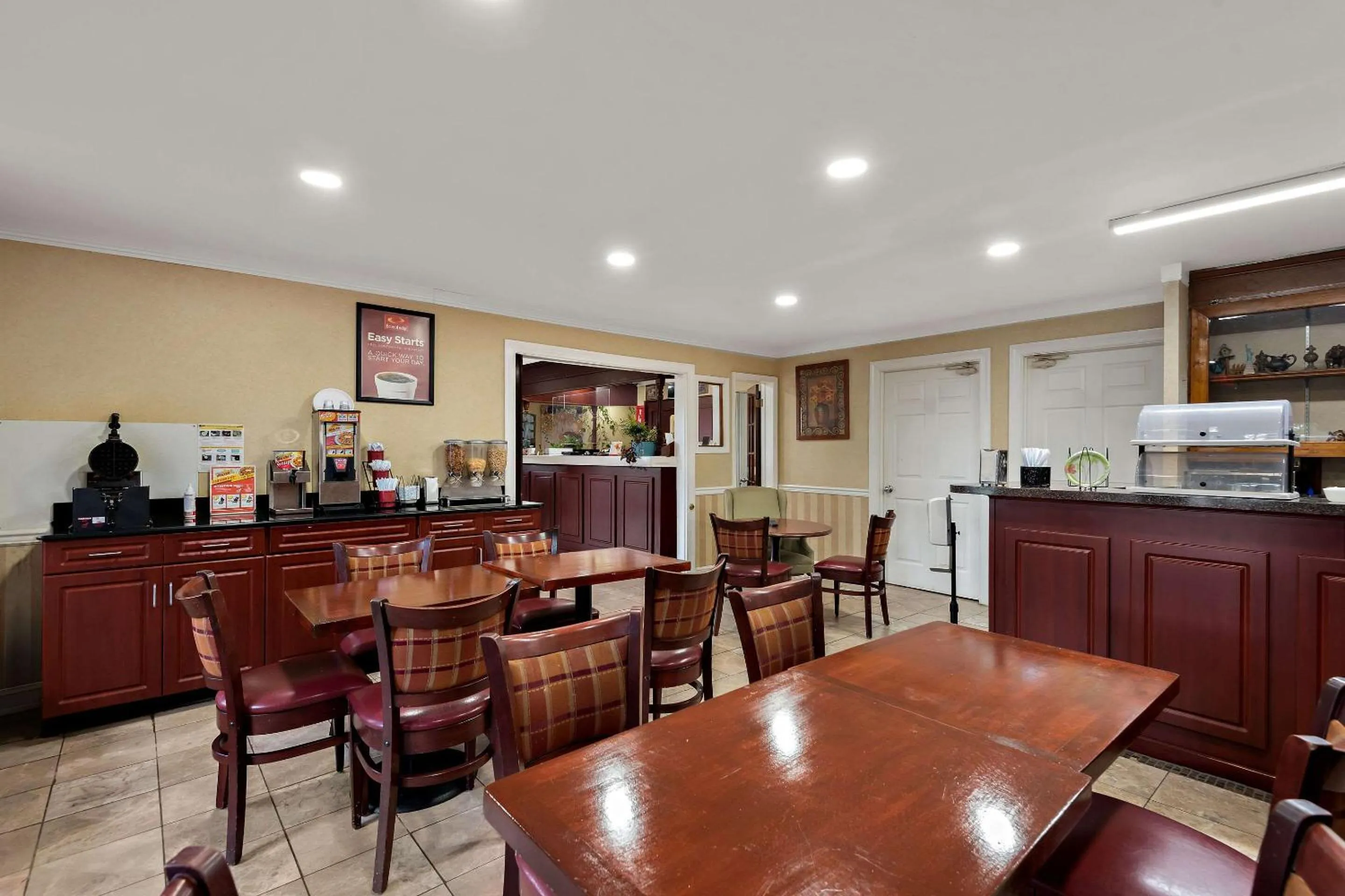 Breakfast in Econo Lodge Princess Anne