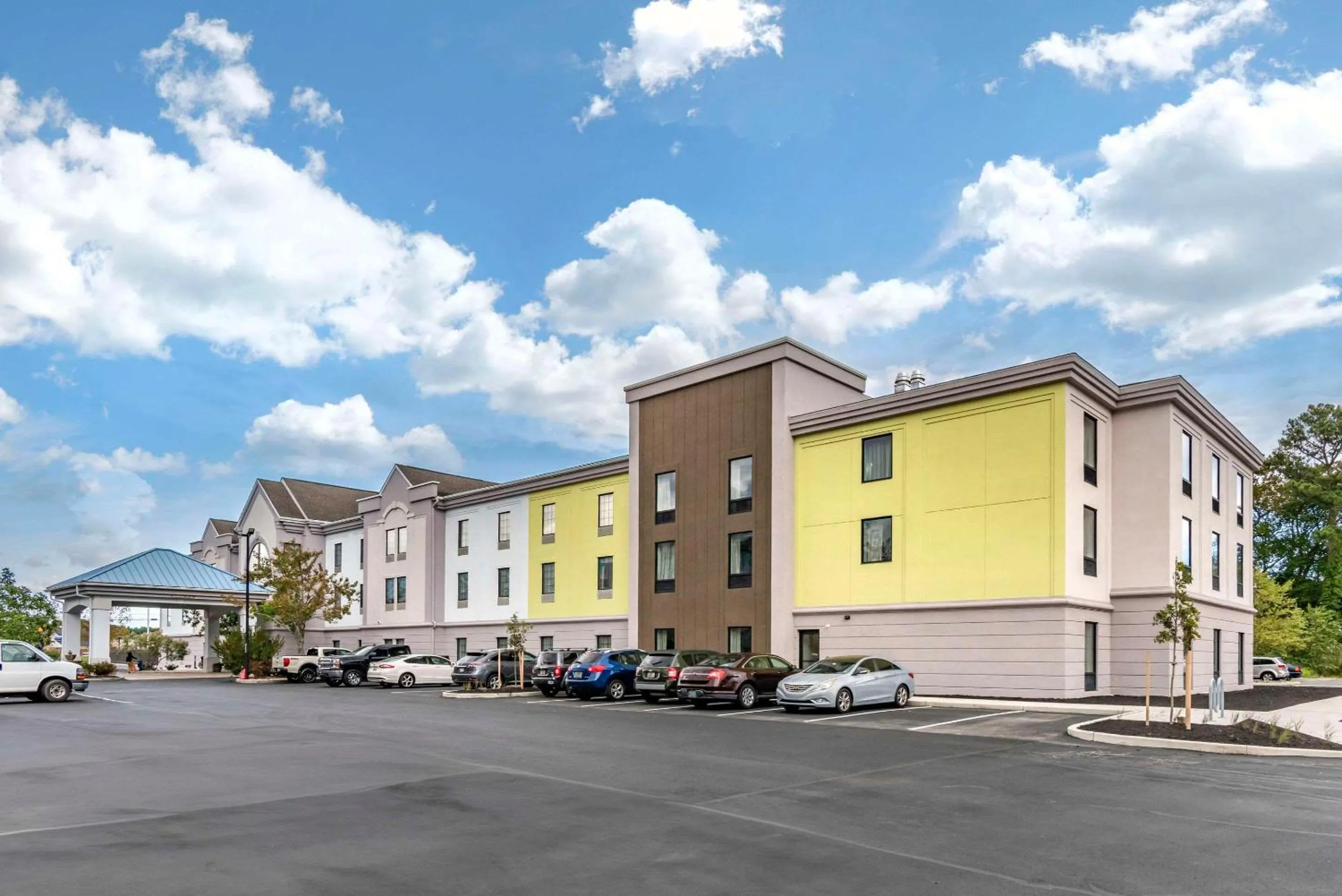Property building in Comfort Suites Ocean City West
