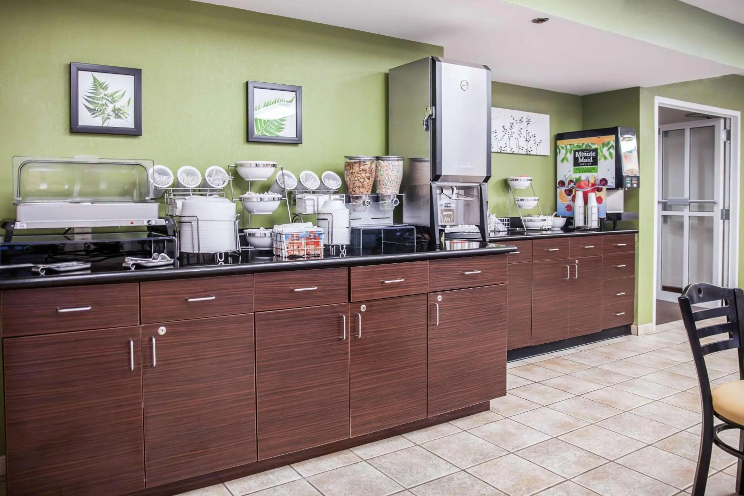 Restaurant/places to eat in Sleep Inn & Suites