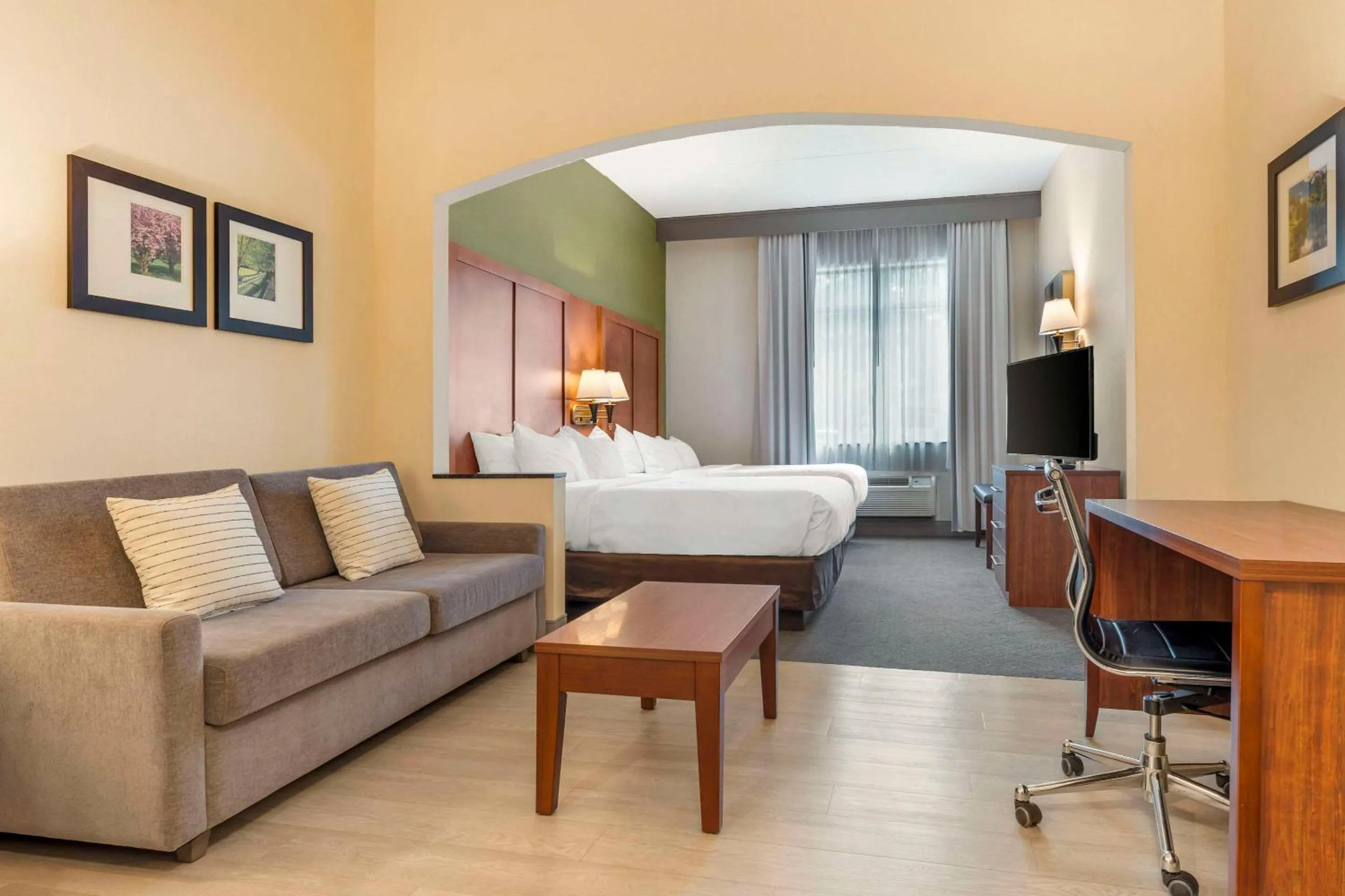 Bedroom in Comfort Inn & Suites LaVale - Cumberland