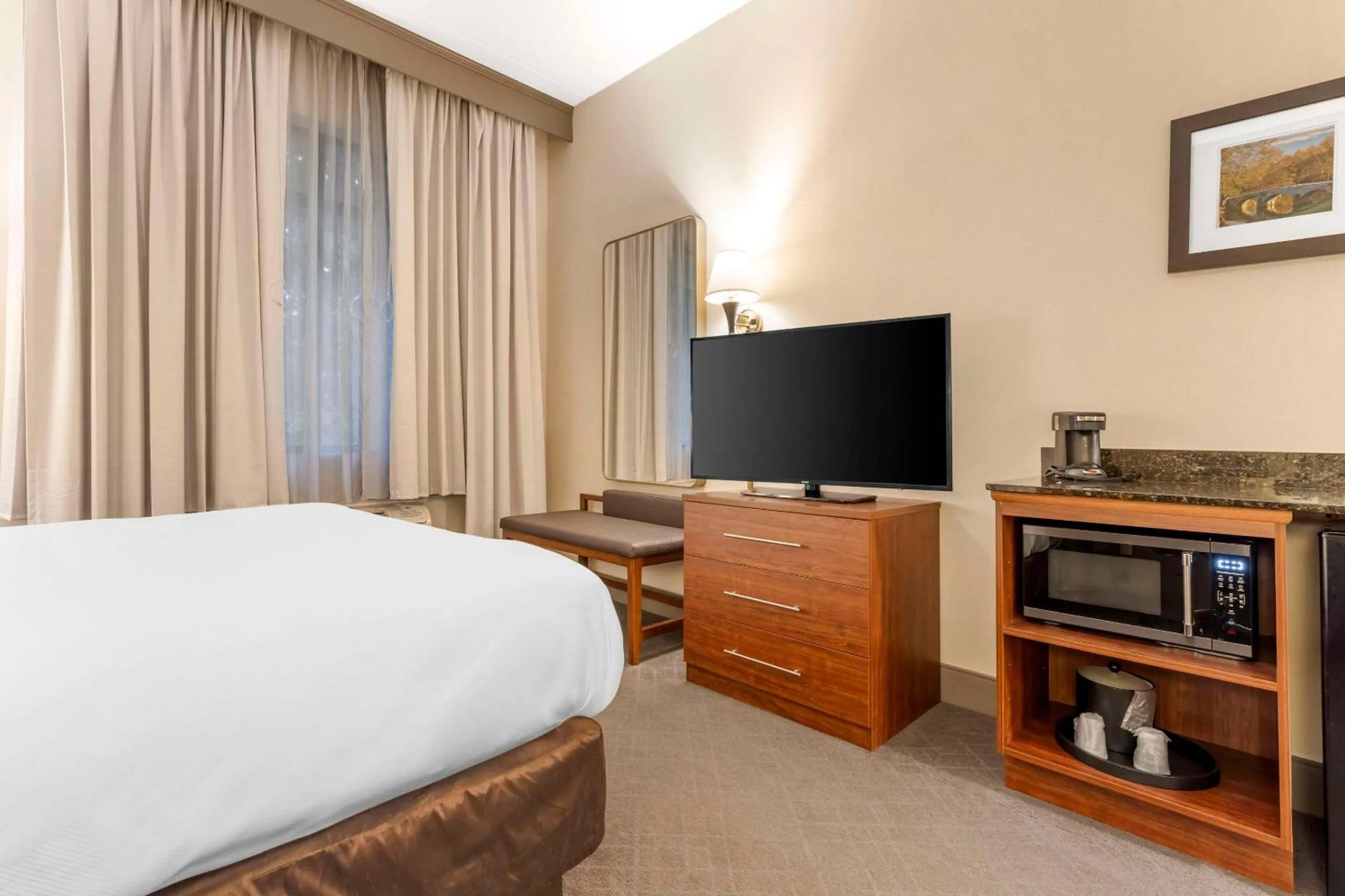 Bedroom, Bed in Comfort Inn & Suites LaVale - Cumberland