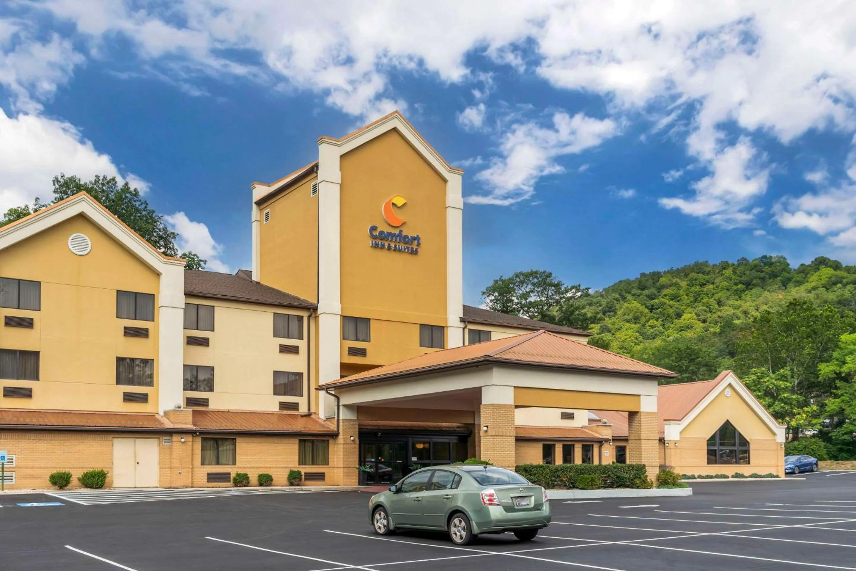 Property building in Comfort Inn & Suites LaVale - Cumberland