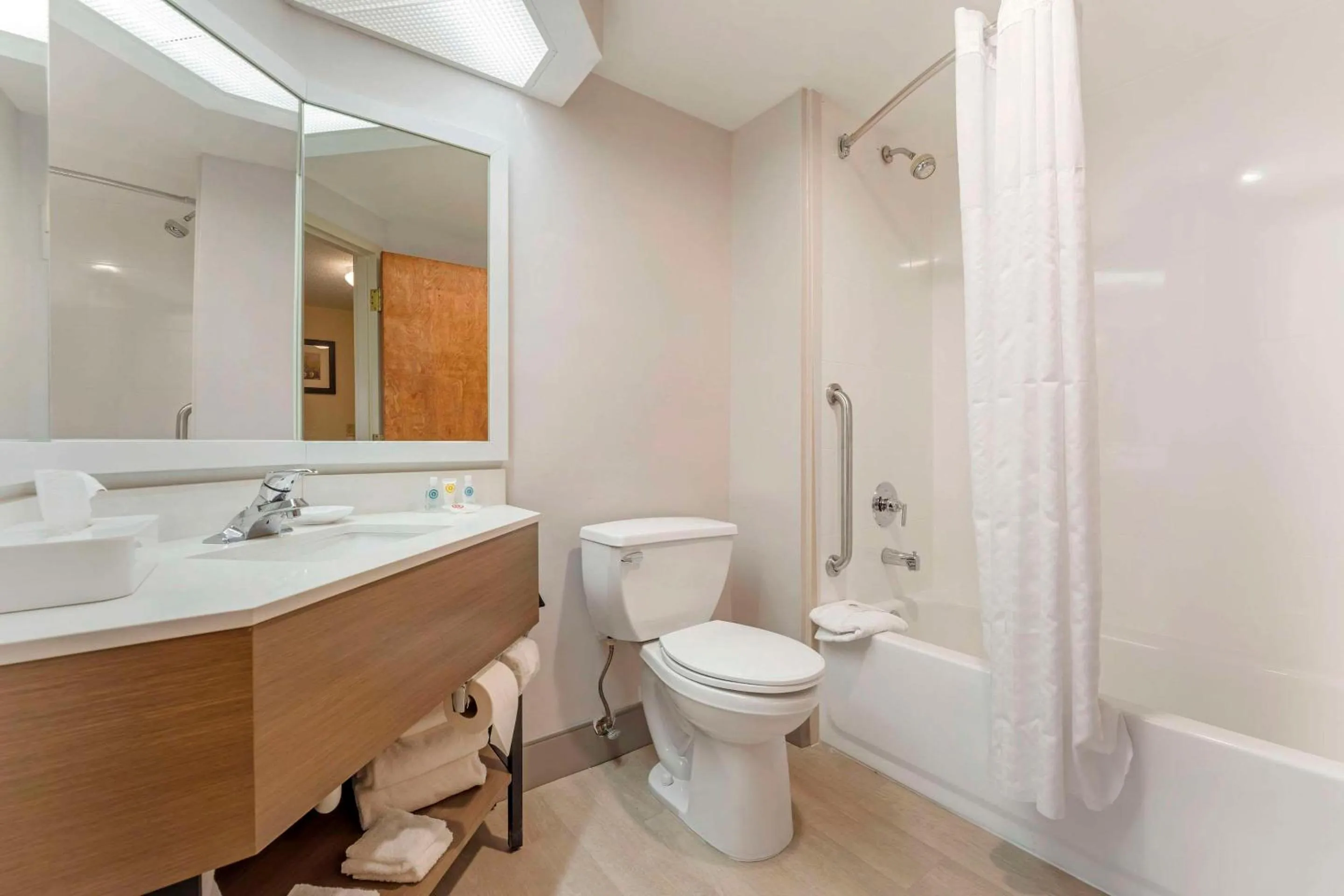 Bedroom in Comfort Inn & Suites LaVale - Cumberland