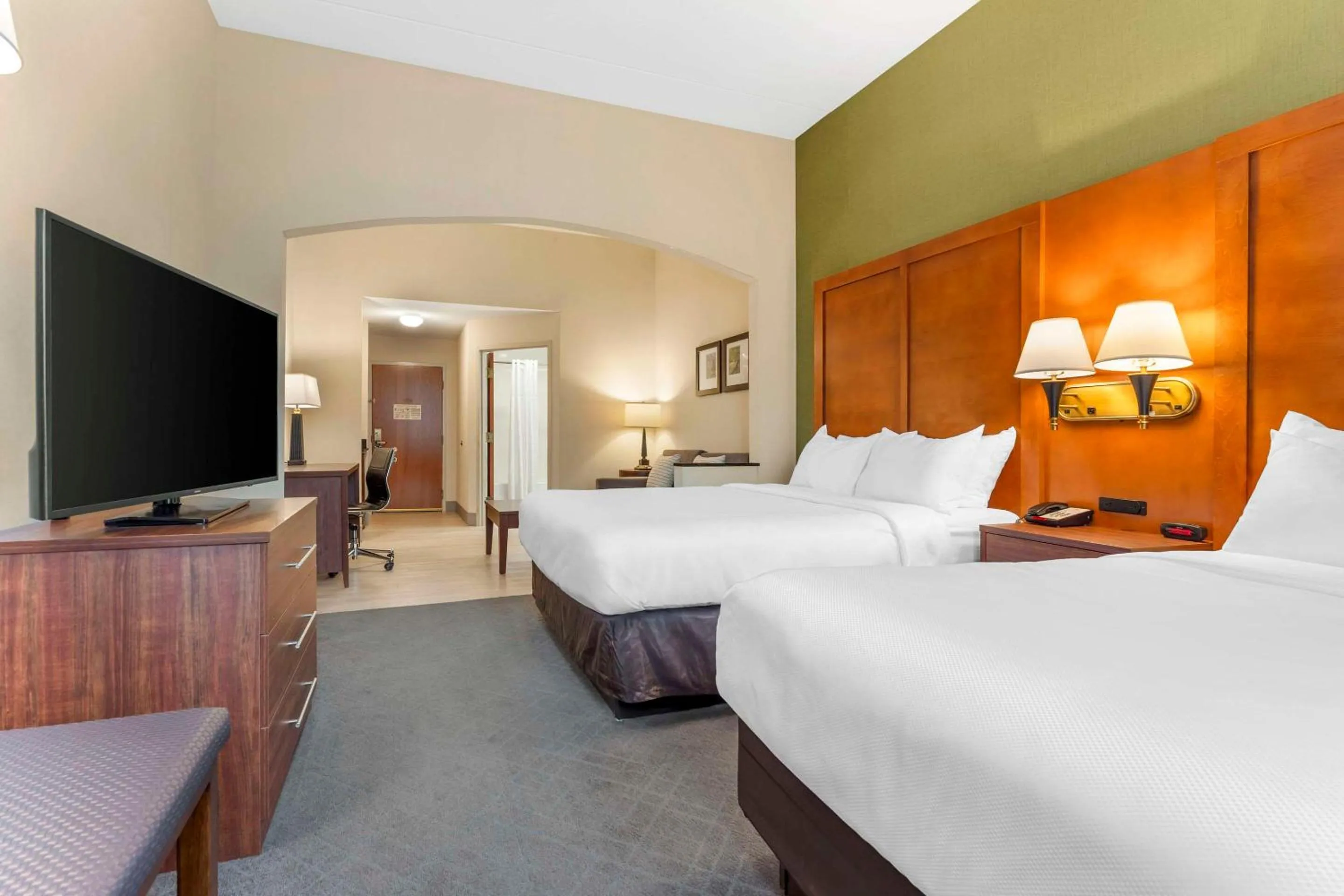 Bedroom, Bed in Comfort Inn & Suites LaVale - Cumberland