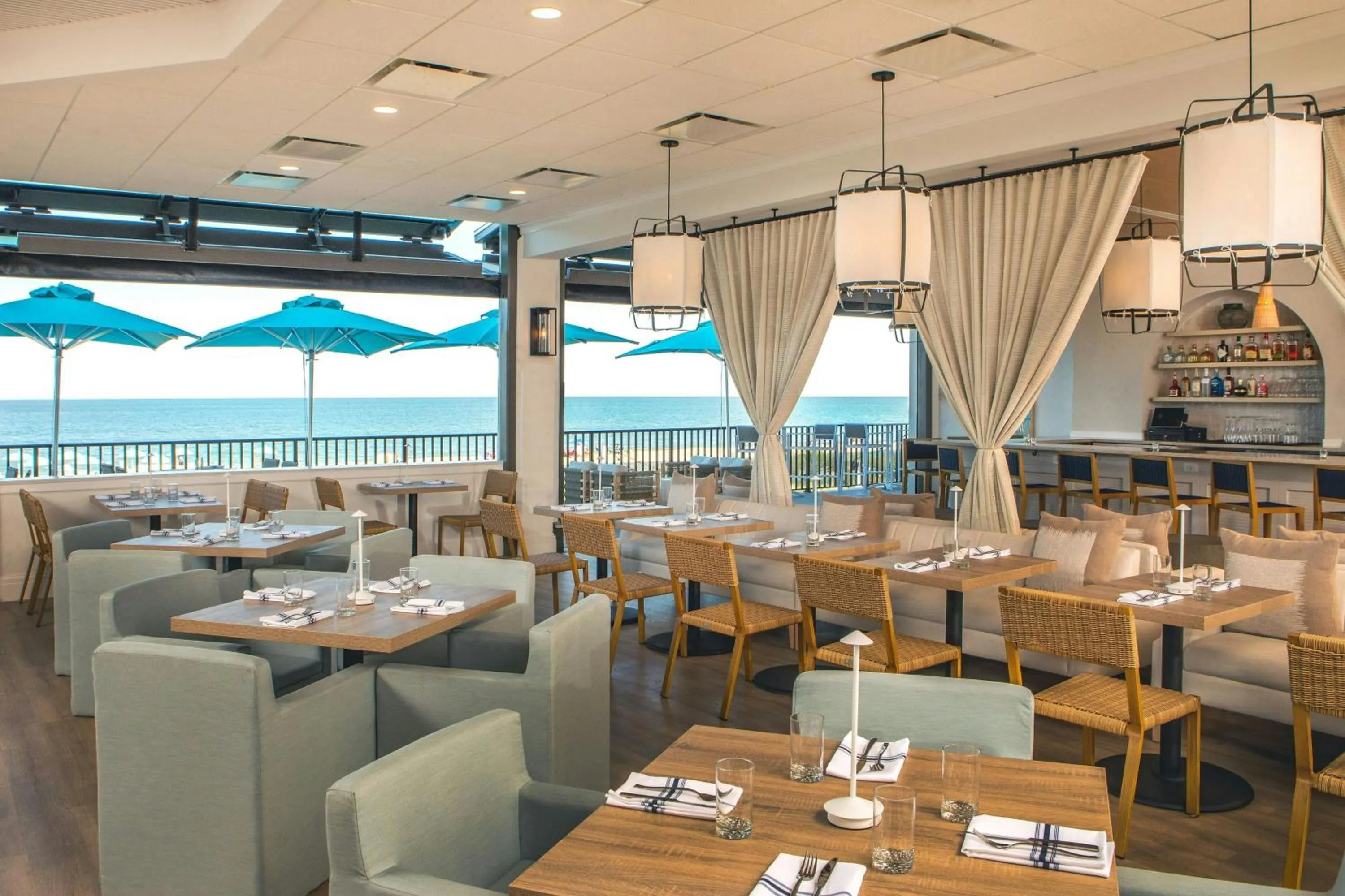Restaurant/places to eat in Ashore Oceanfront Hotel