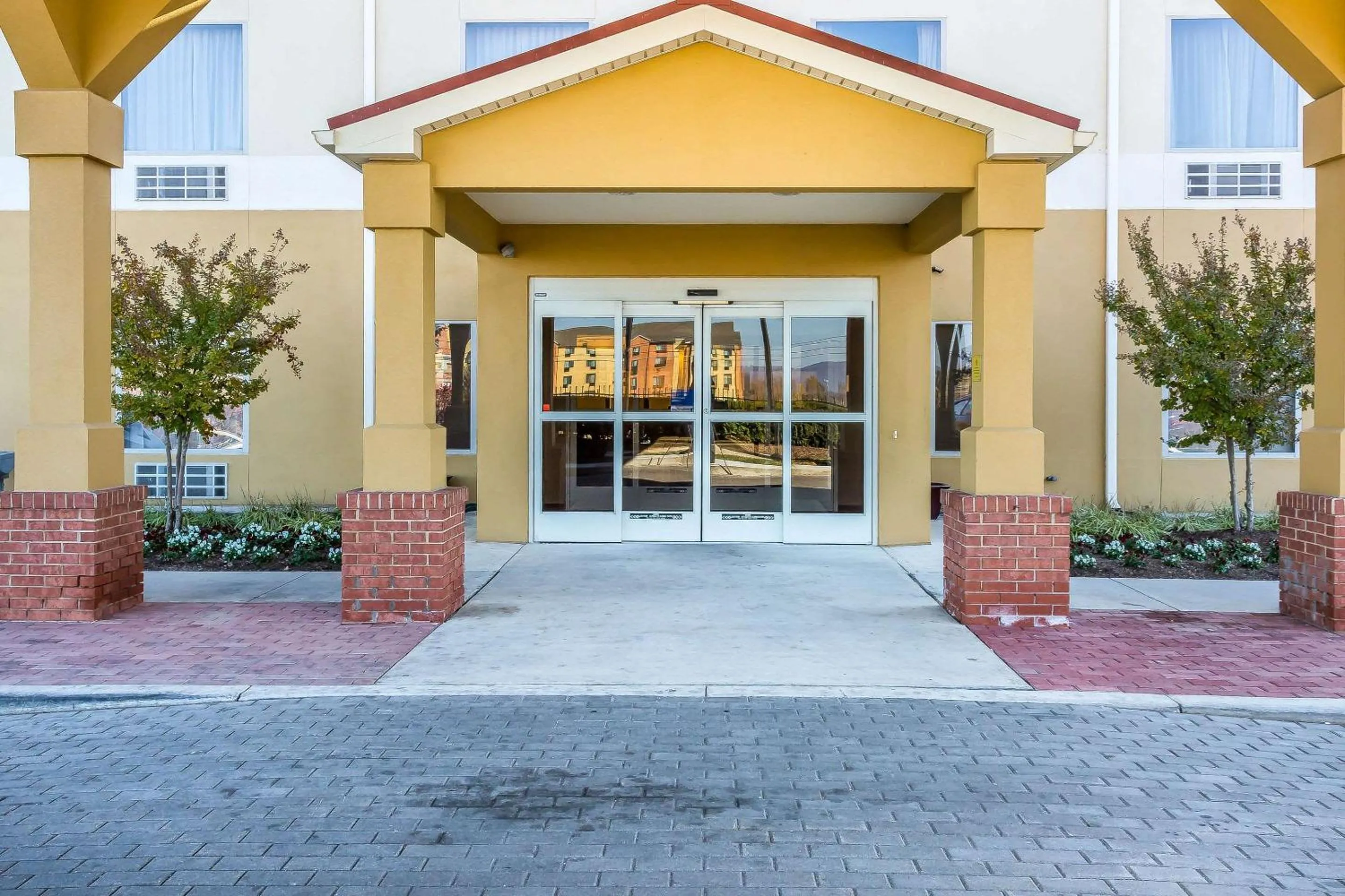 Property building in Comfort Inn Frederick - Ballenger Creek