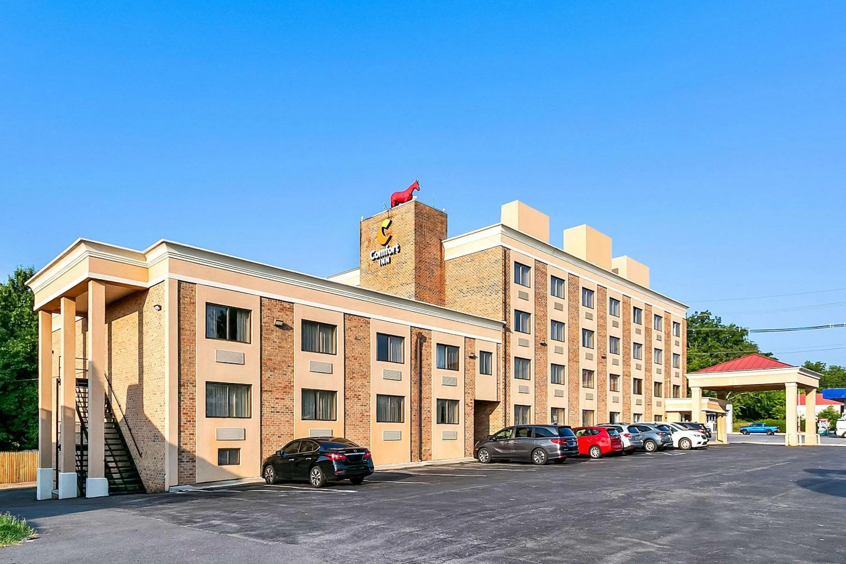 Property building in Comfort Inn Red Horse Frederick