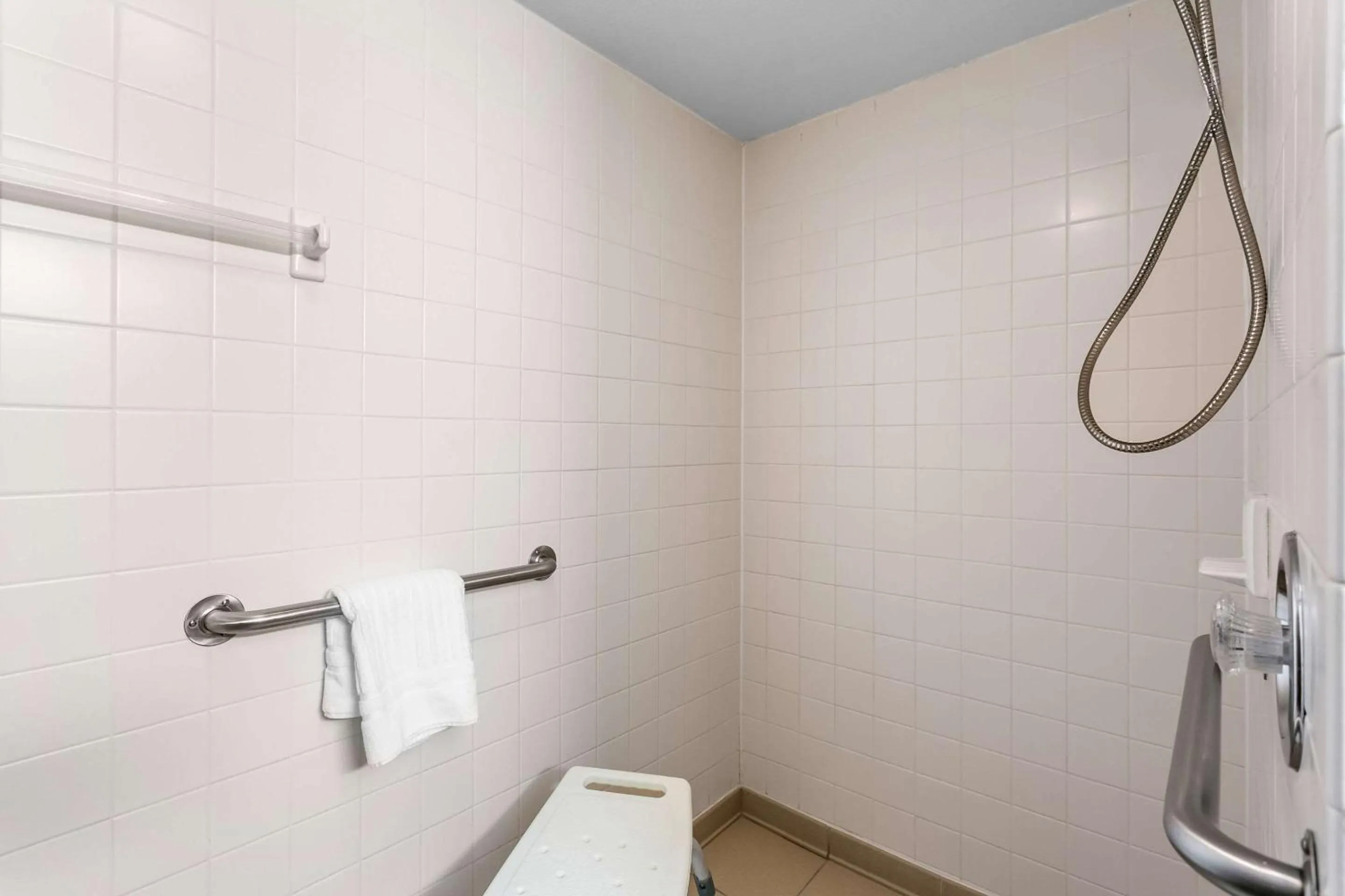 Shower in Comfort Inn Red Horse Frederick