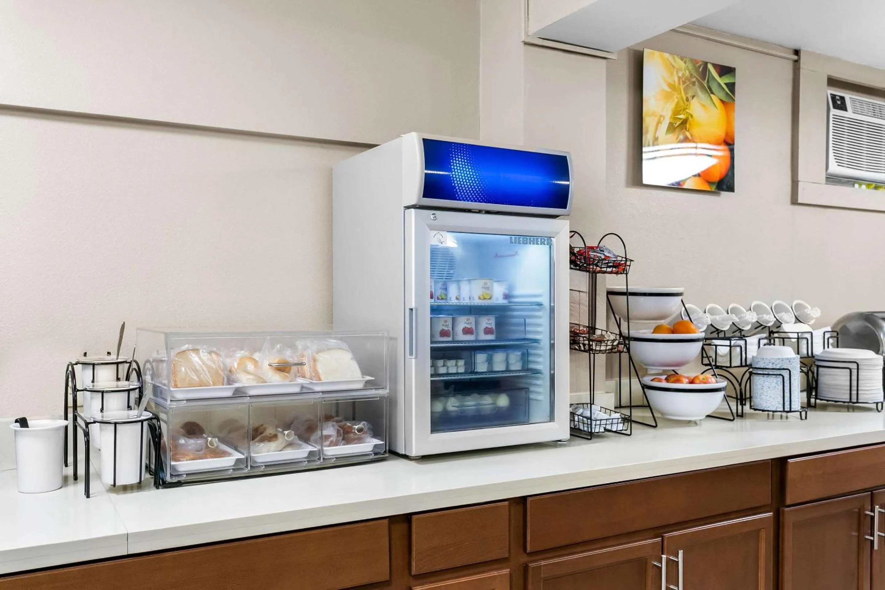 Breakfast in Comfort Inn Red Horse Frederick