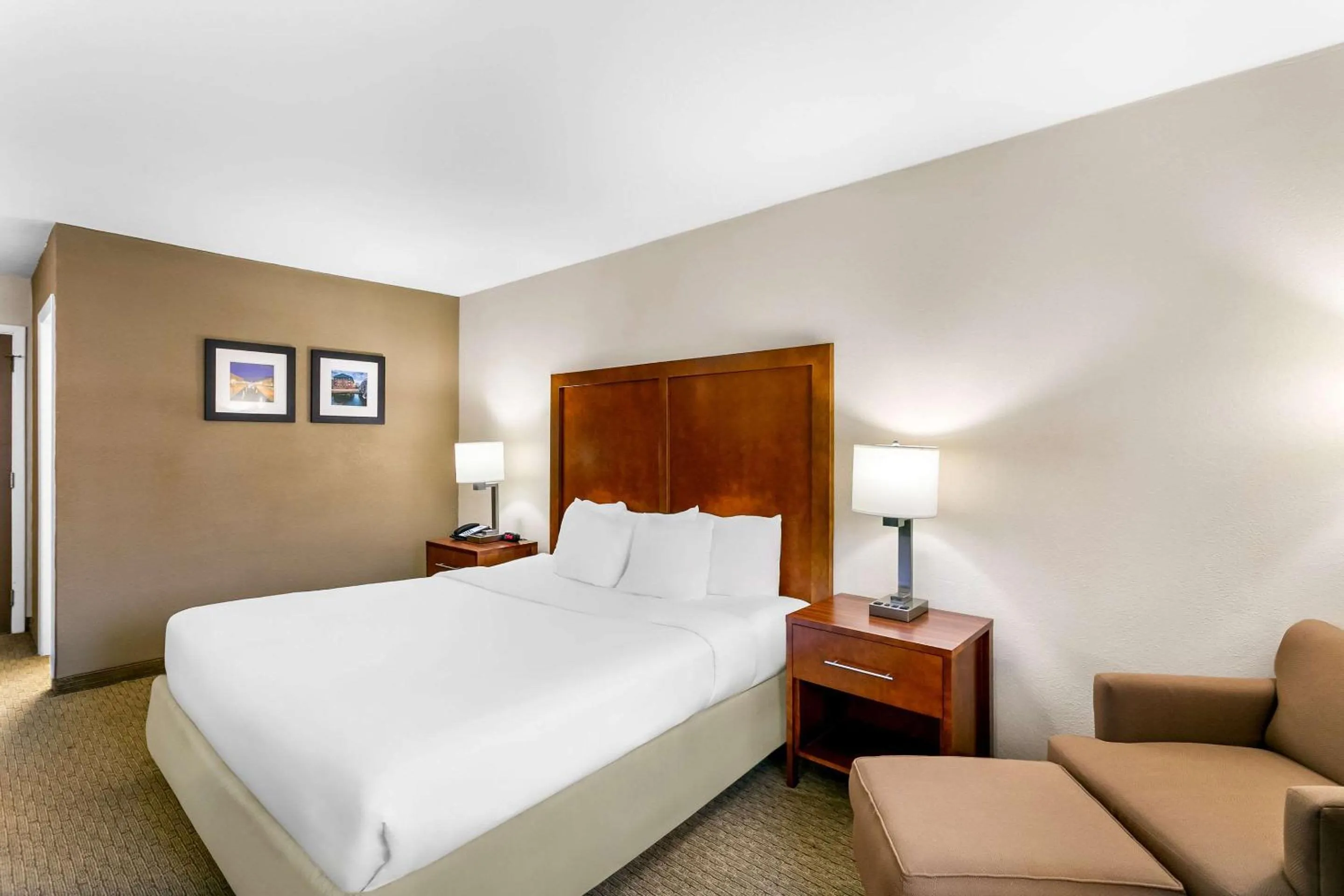 Bedroom, Bed in Comfort Inn Red Horse Frederick