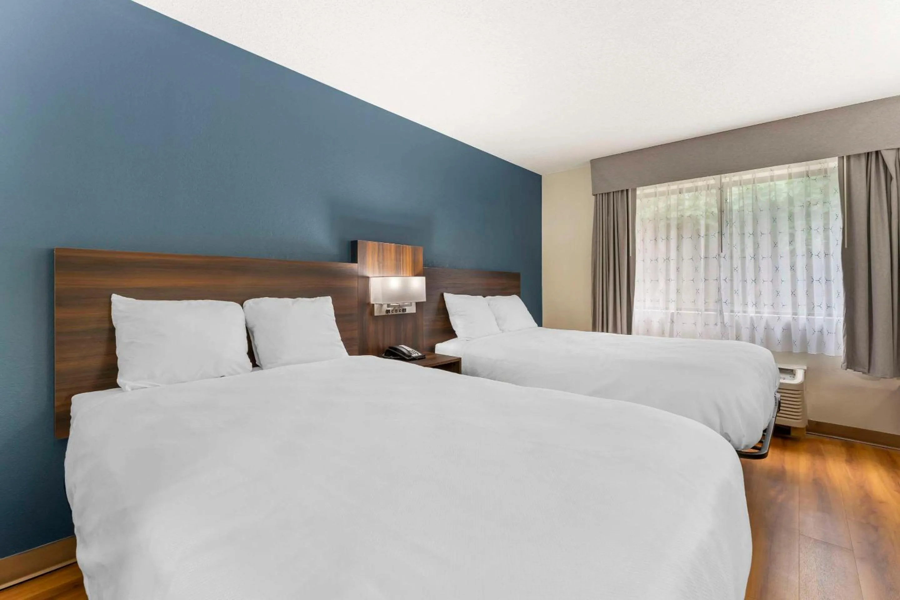 Bedroom, Bed in Suburban Studios LaVale - Cumberland