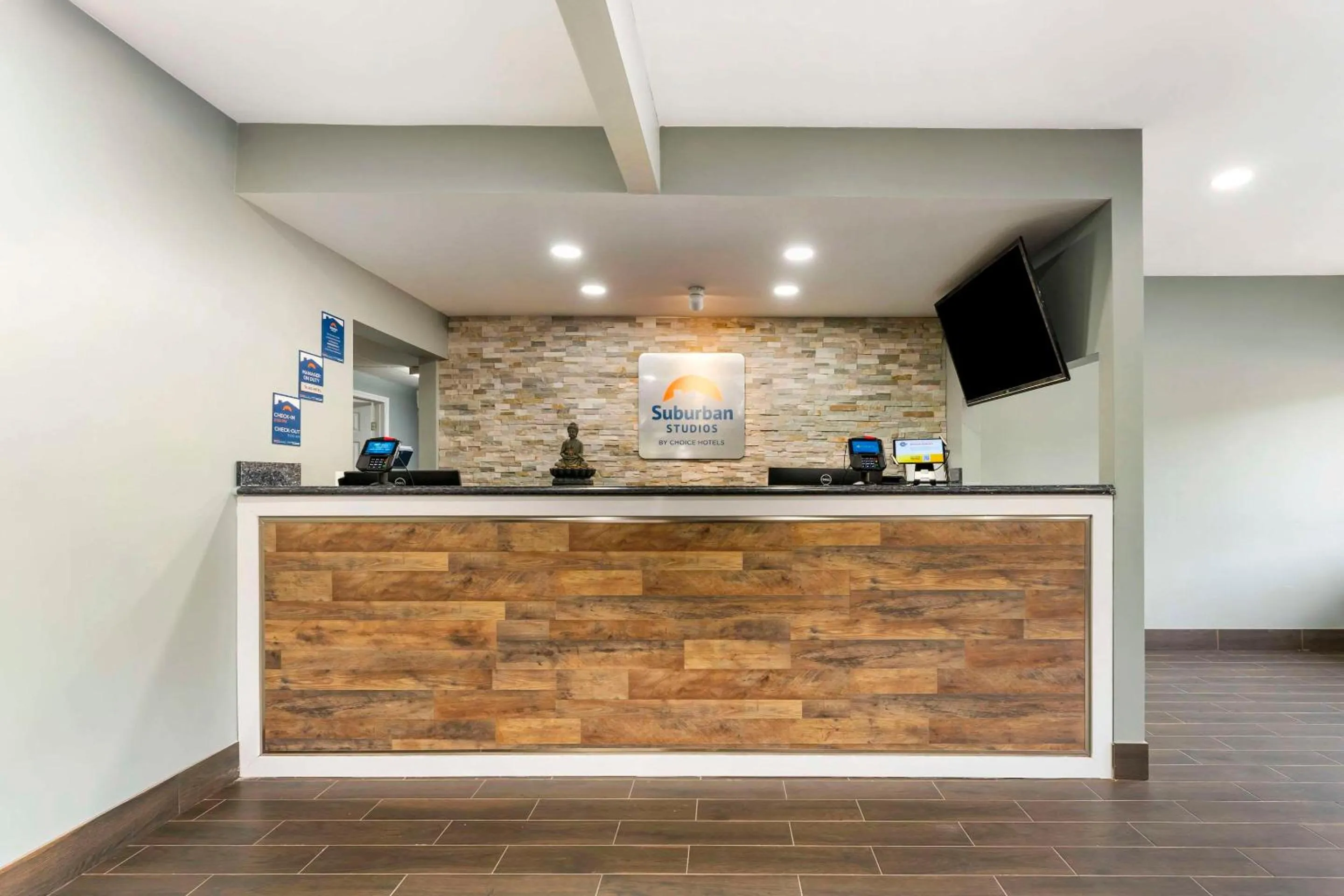 Lobby or reception in Suburban Studios LaVale - Cumberland