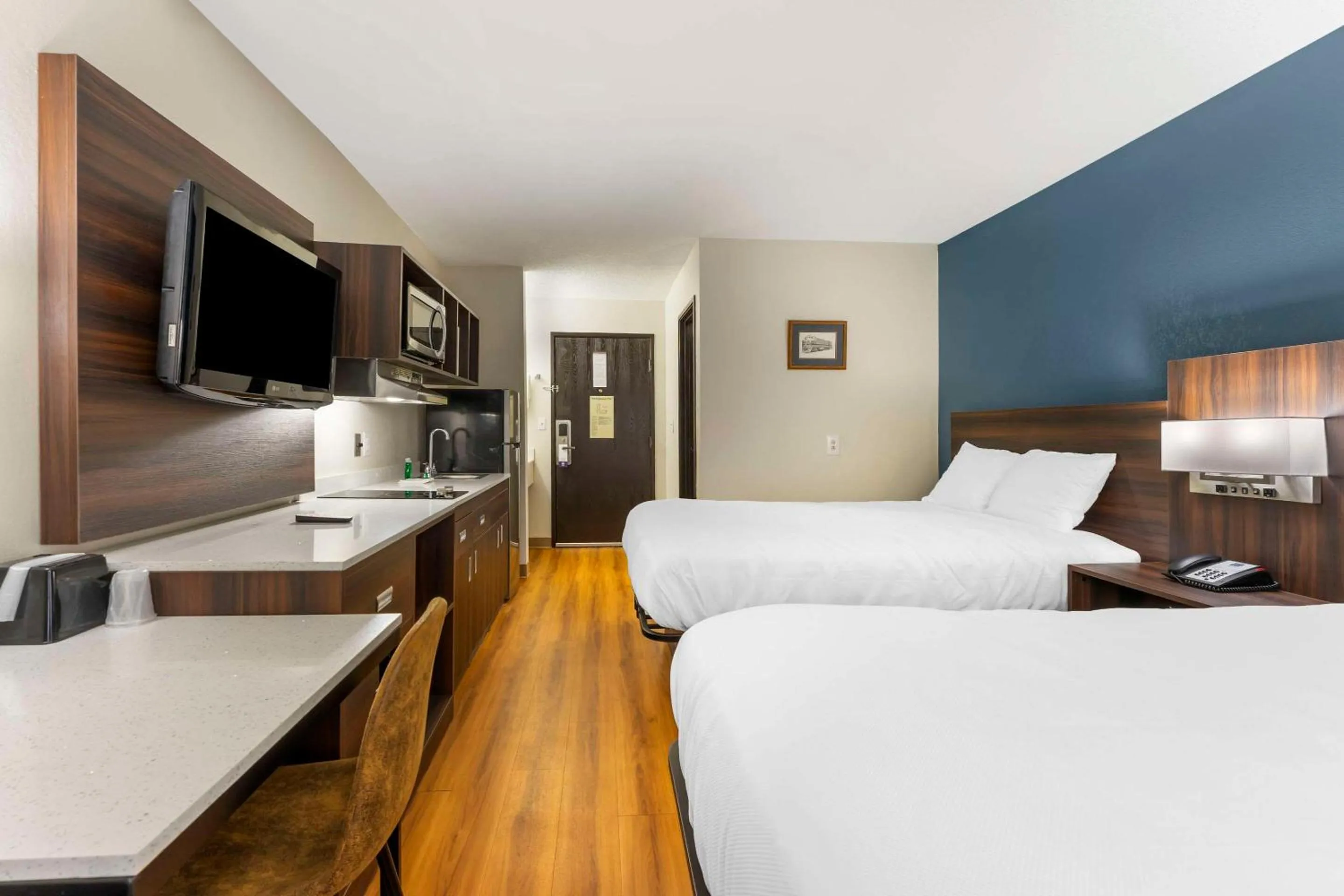 Bedroom, Bed in Suburban Studios LaVale - Cumberland