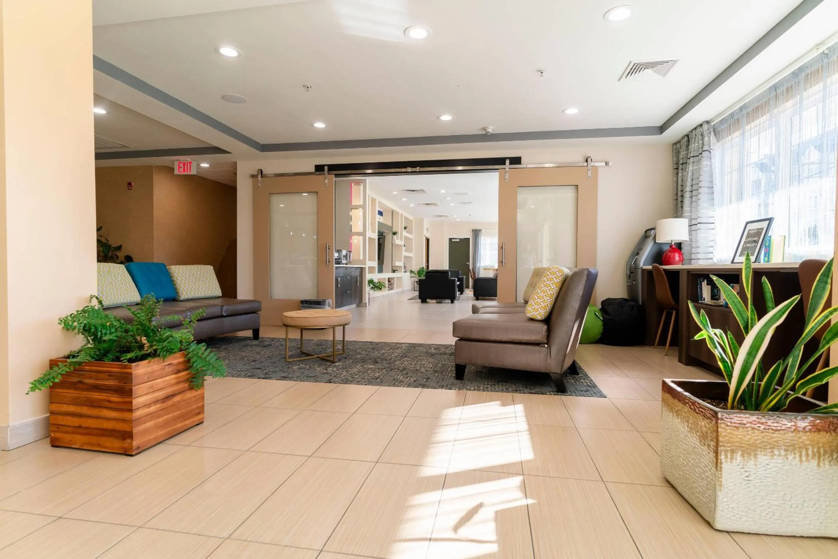 Lobby or reception in Gateway Hotel & Suites, an Ascend Collection Hotel