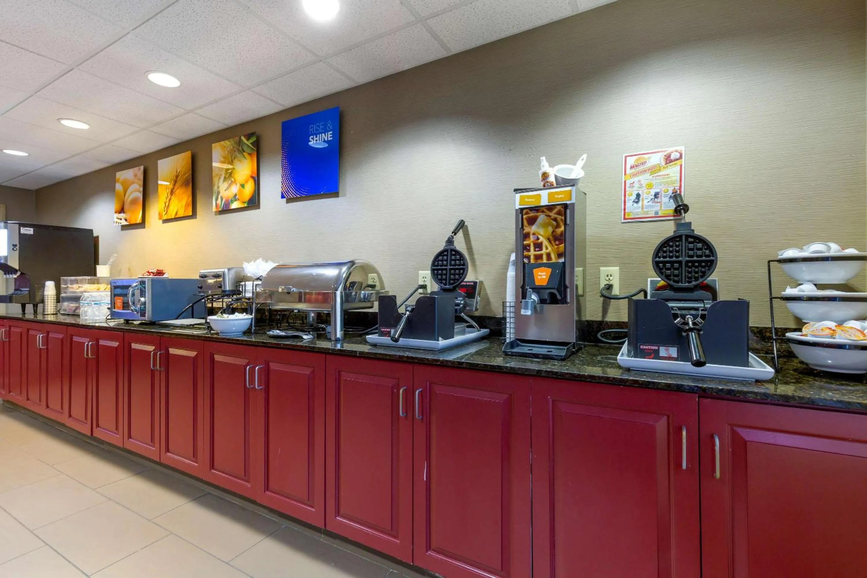 Restaurant/places to eat in Comfort Inn & Suites Cambridge