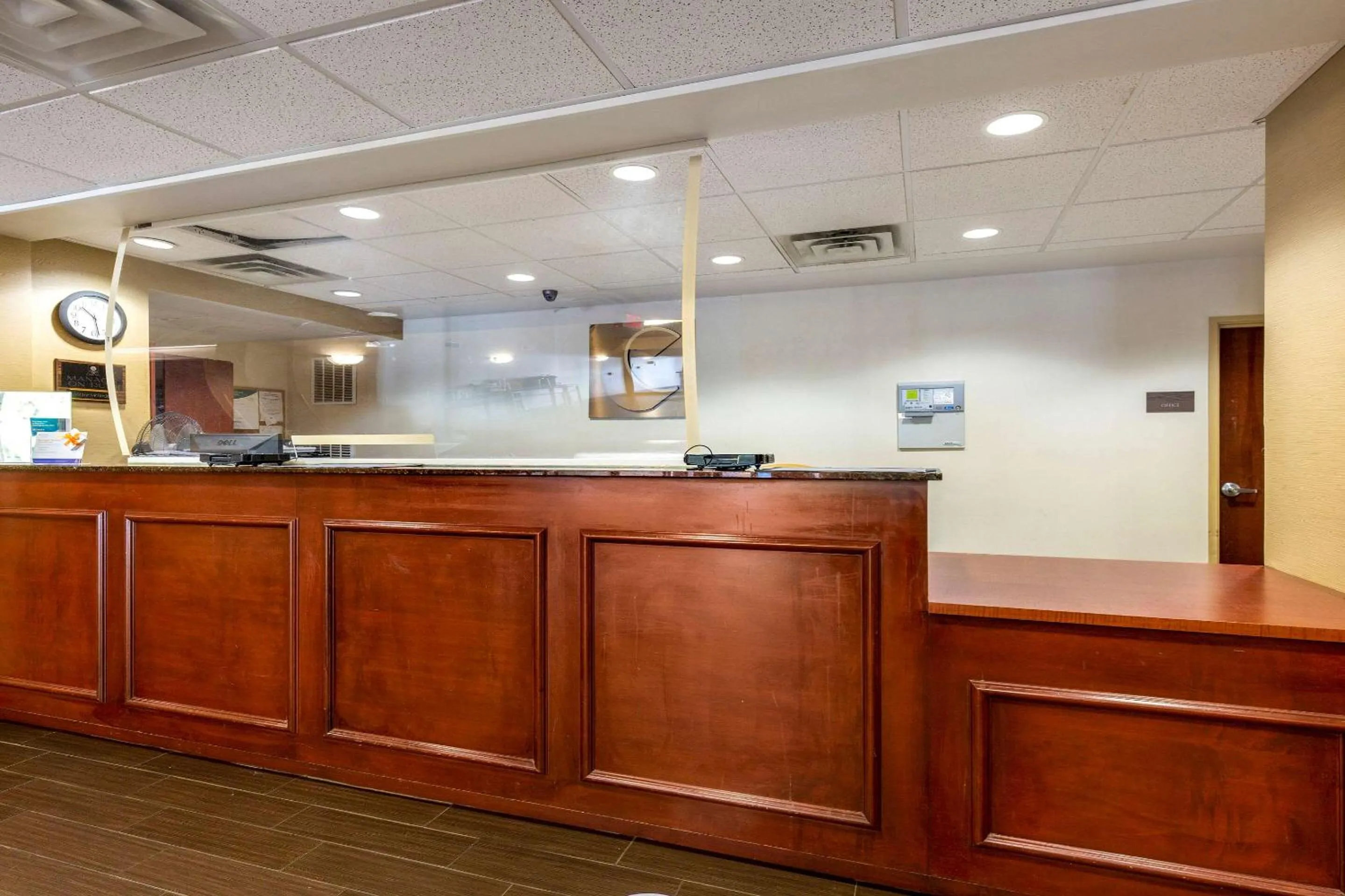 Lobby or reception in Comfort Inn & Suites Cambridge