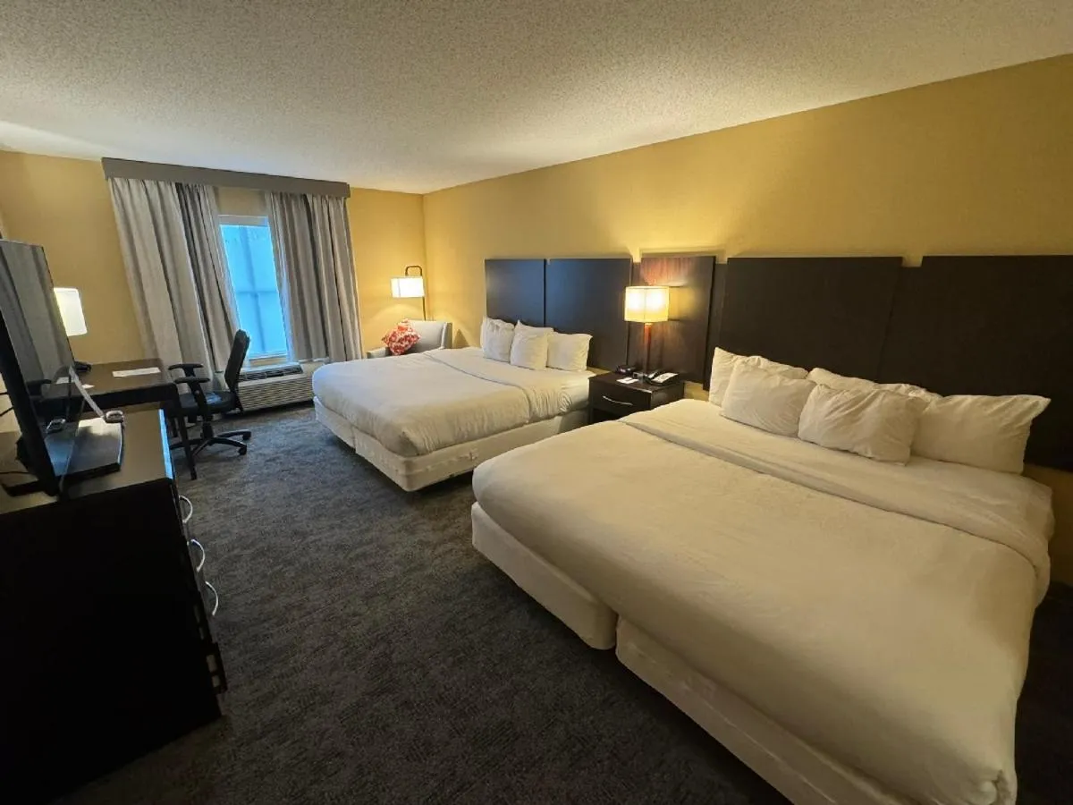 Bed in Comfort Inn & Suites Lexington Park near Pax River