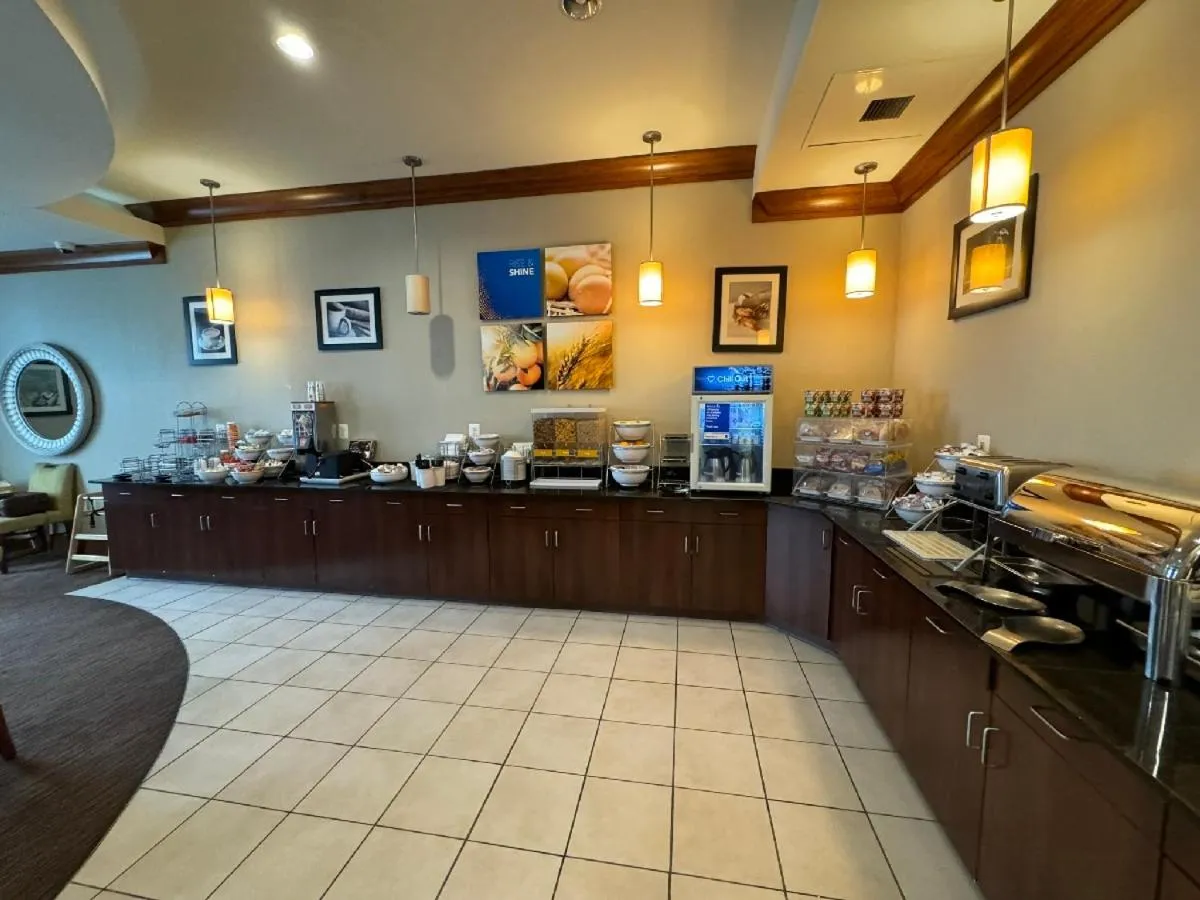 Breakfast in Comfort Inn & Suites Lexington Park near Pax River