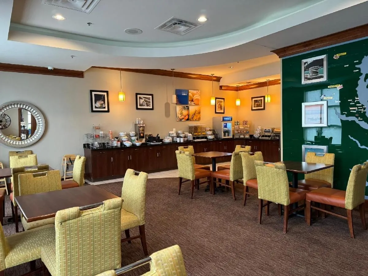 Comfort Inn & Suites Lexington Park near Pax River