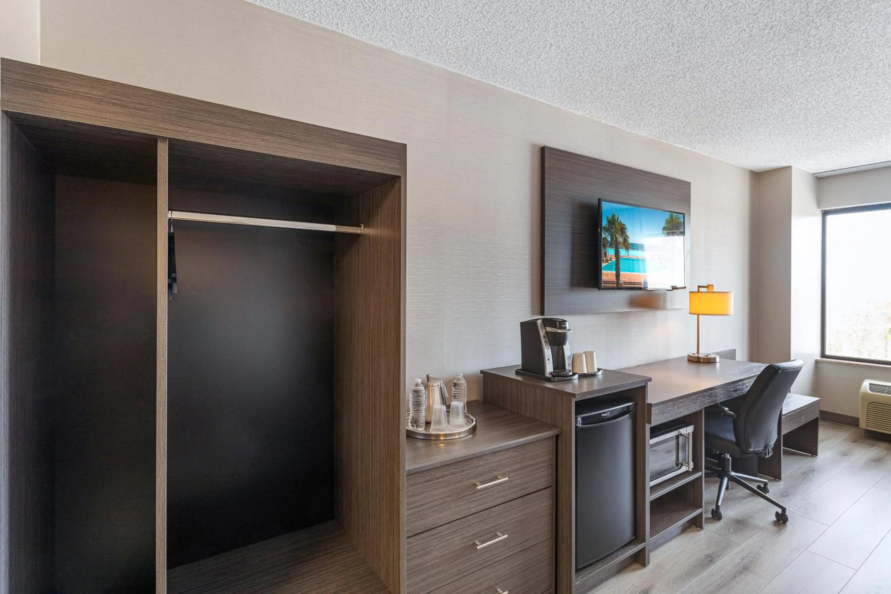 Bedroom in Harborside Hotel