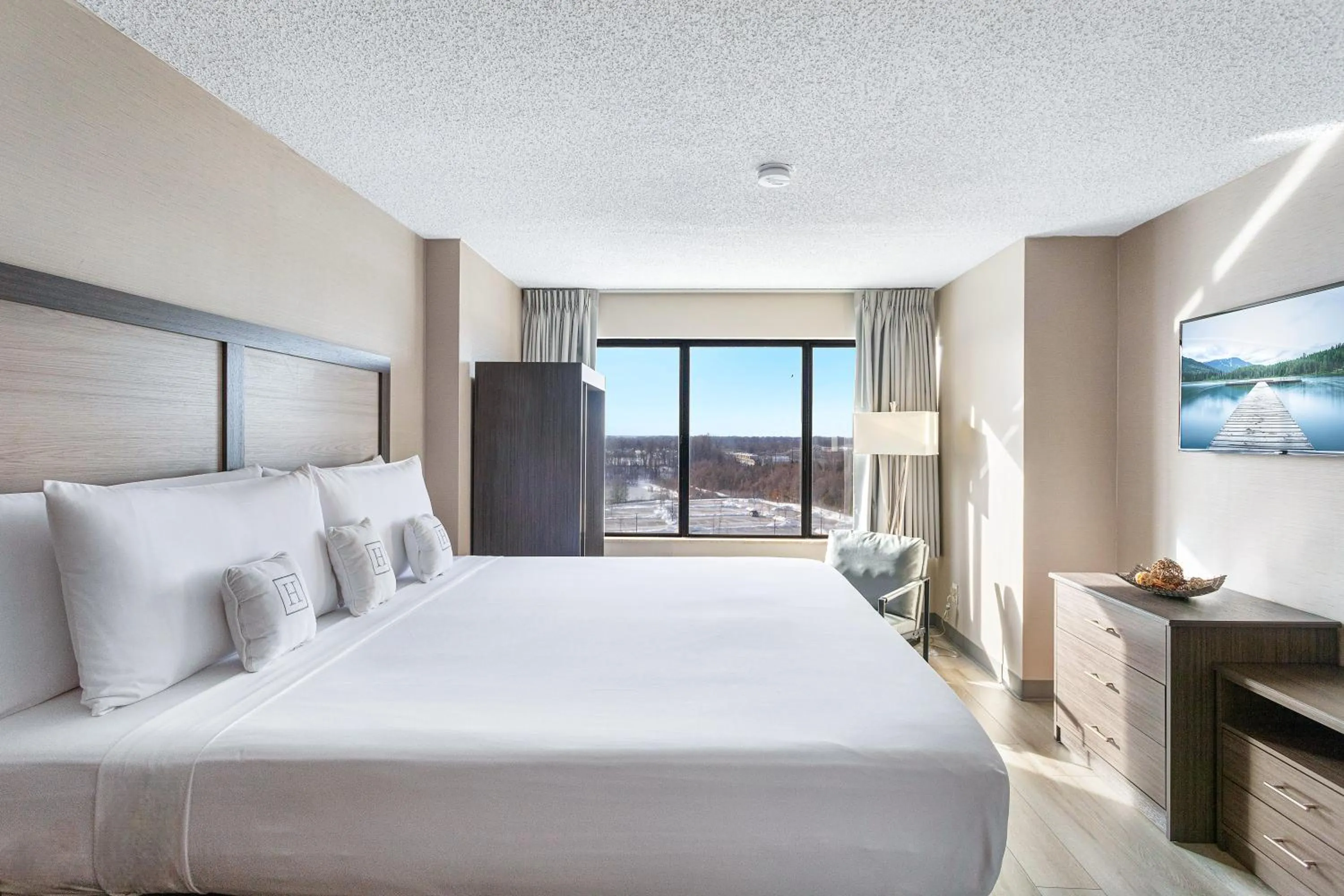 Bedroom in Harborside Hotel